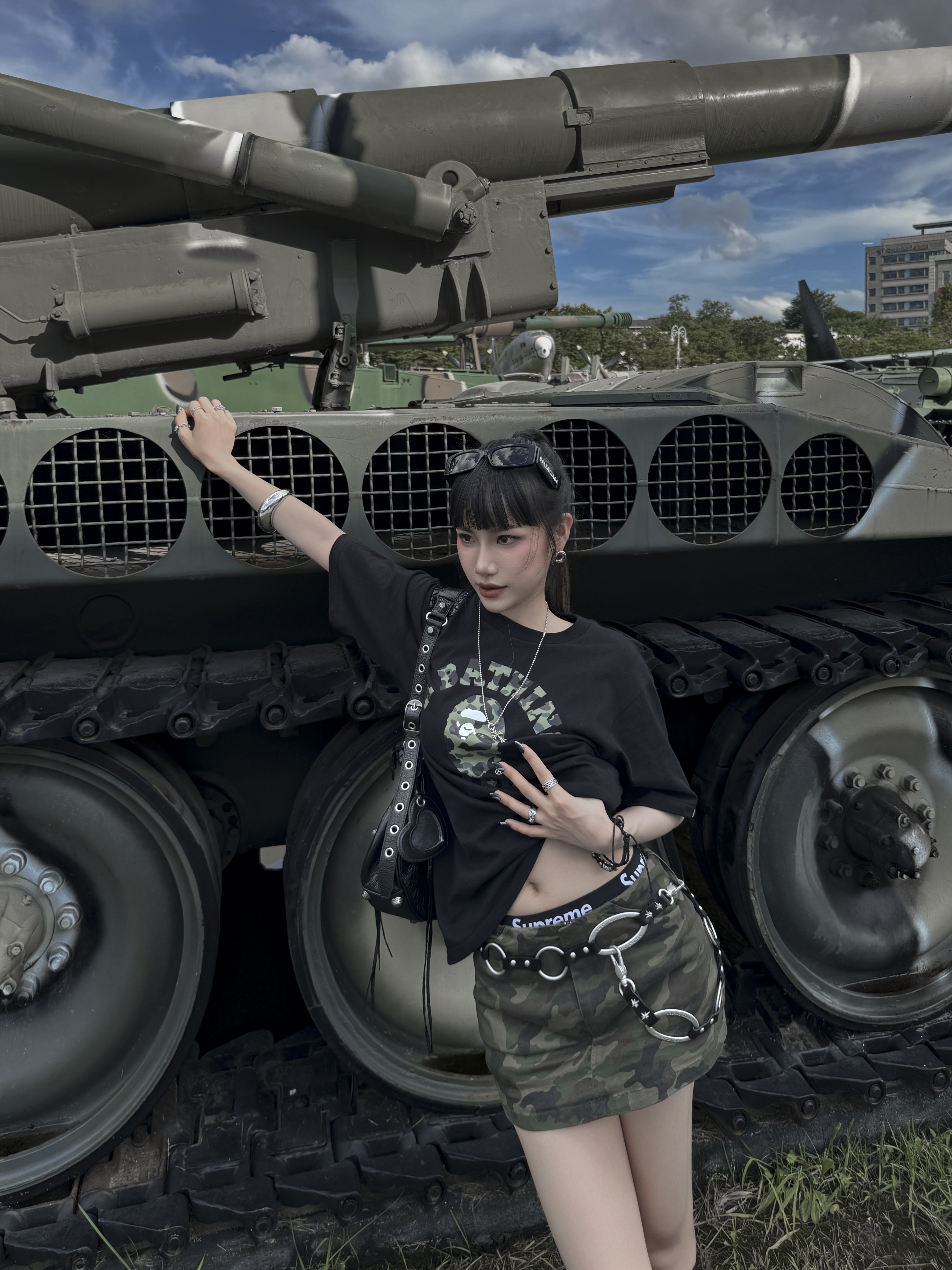 BAPE 1st Camo College T-Shirt Black Green, Vacant Archive Ringana O-Ring Chain Belt Black 착용 스타일 - 3