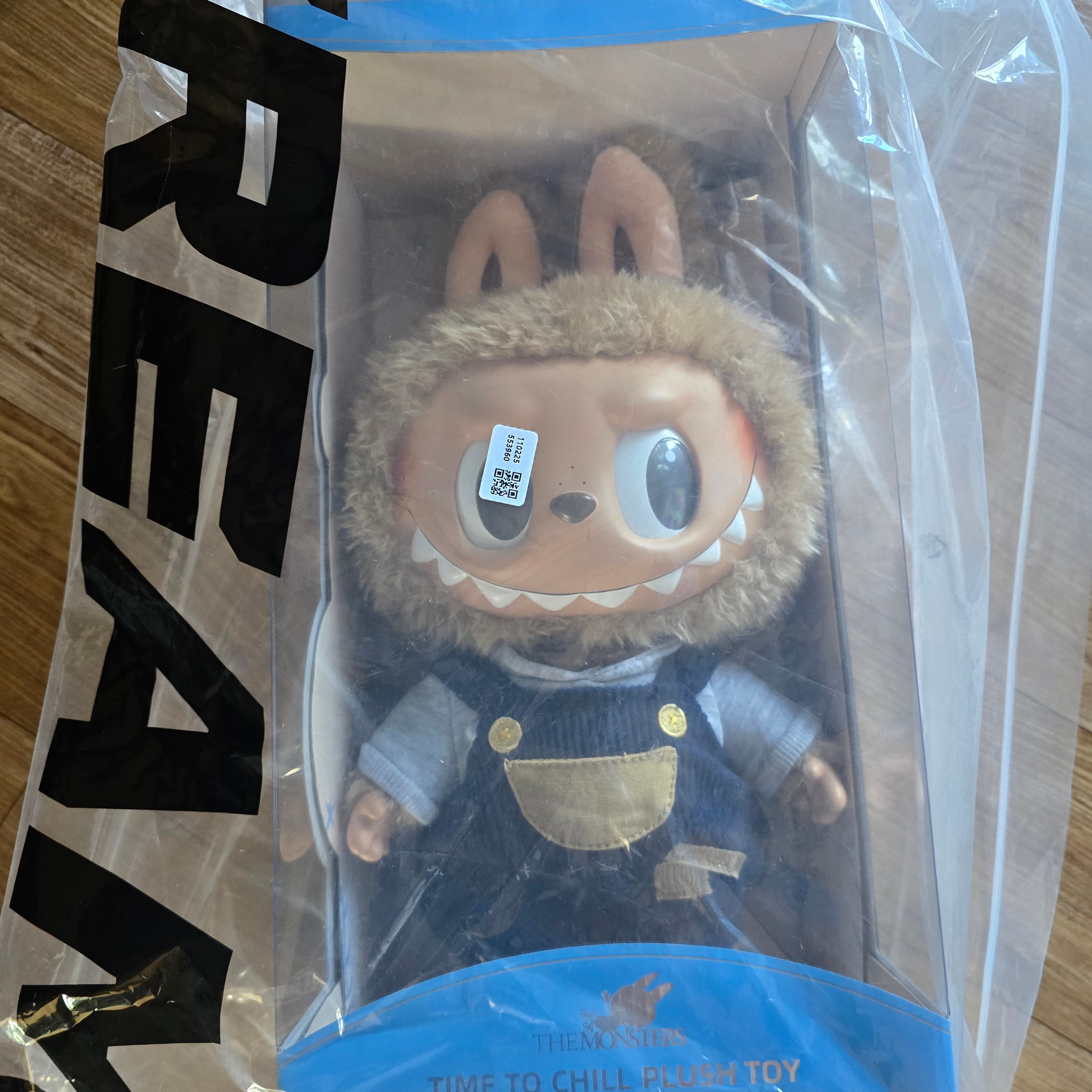 Pop Mart Labubu Time To Chill Vinyl Plush Doll 착용 스타일