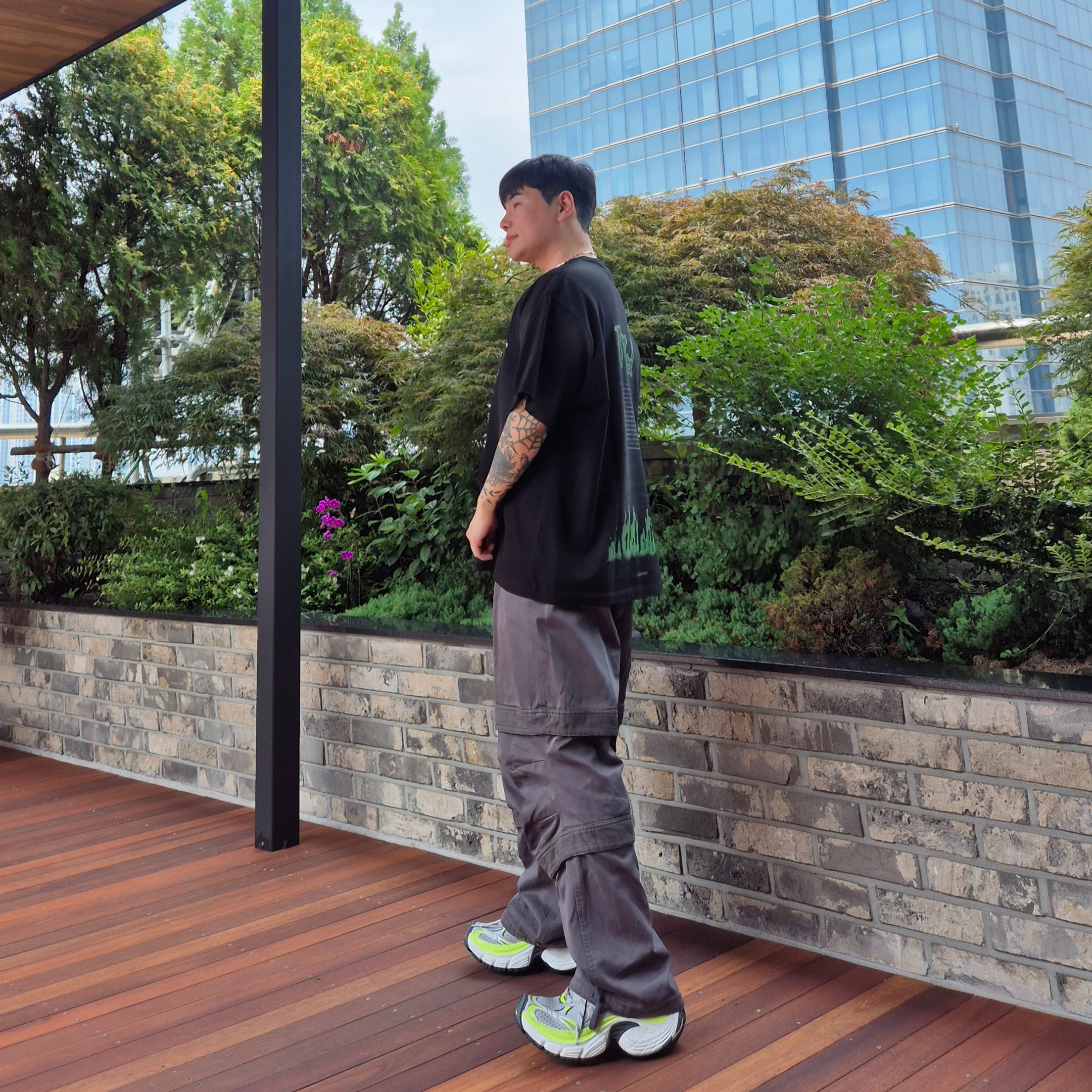 Farfromwhat Far Layered Work Pants Charcoal, Nonnod Soft Drink T-Shirt Washed Black 착용 스타일