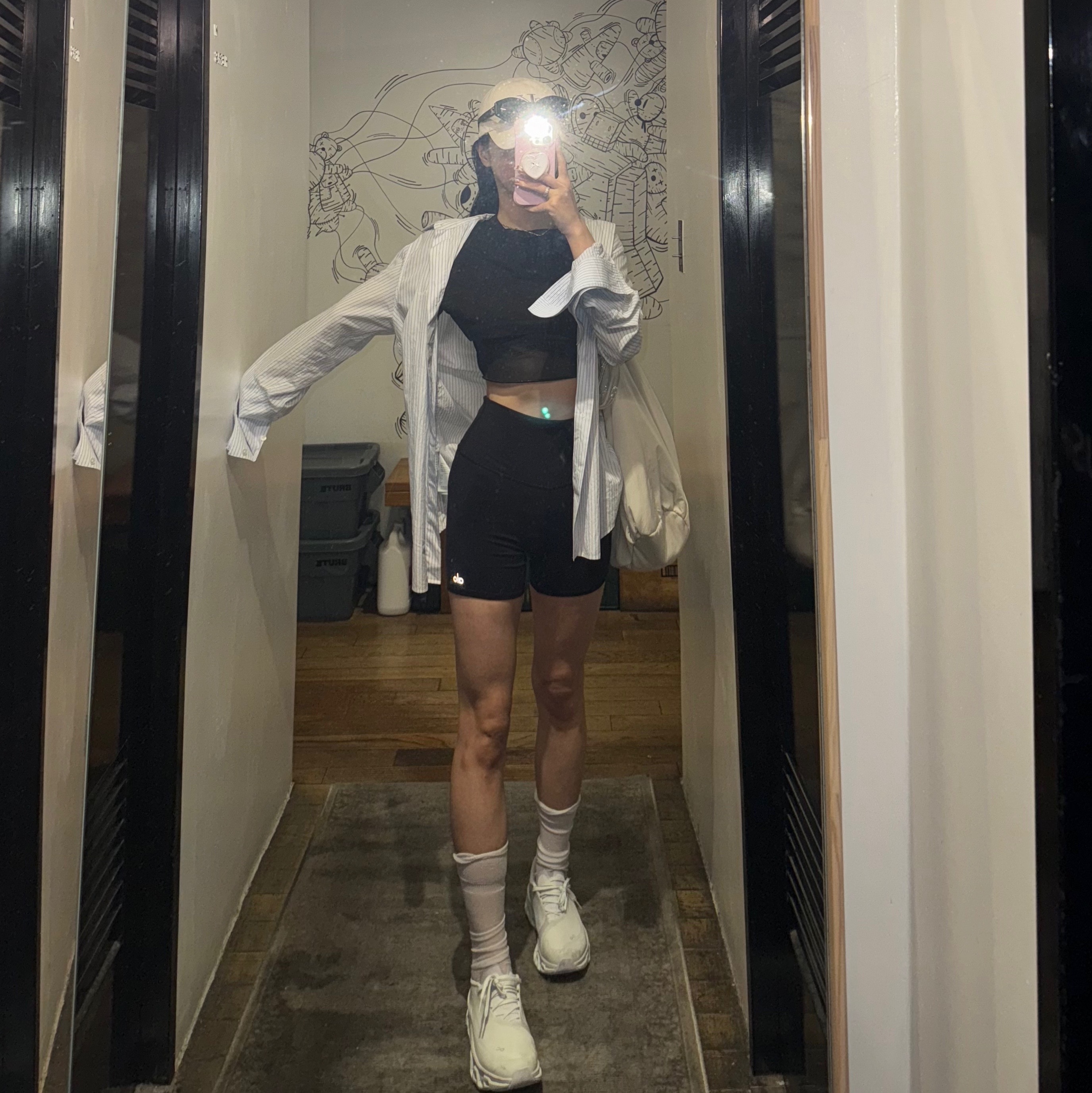 (W) On Running x Post Archive Faction (Paf) Cloudmonster 2 Vapor Frost, (W) Alo Yoga 7 Inch High Waist Biker Shorts Black 착용 스타일