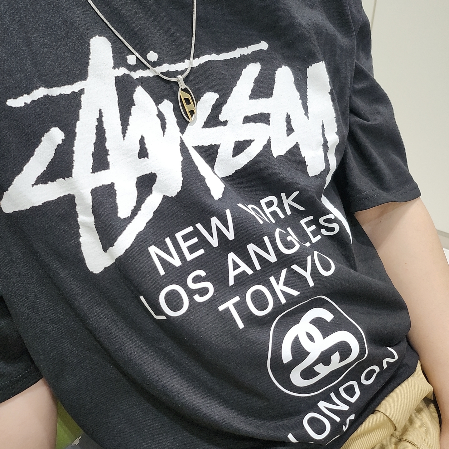 Stussy World Tour T-Shirt Black 2024,2025 착용 스타일 - 2