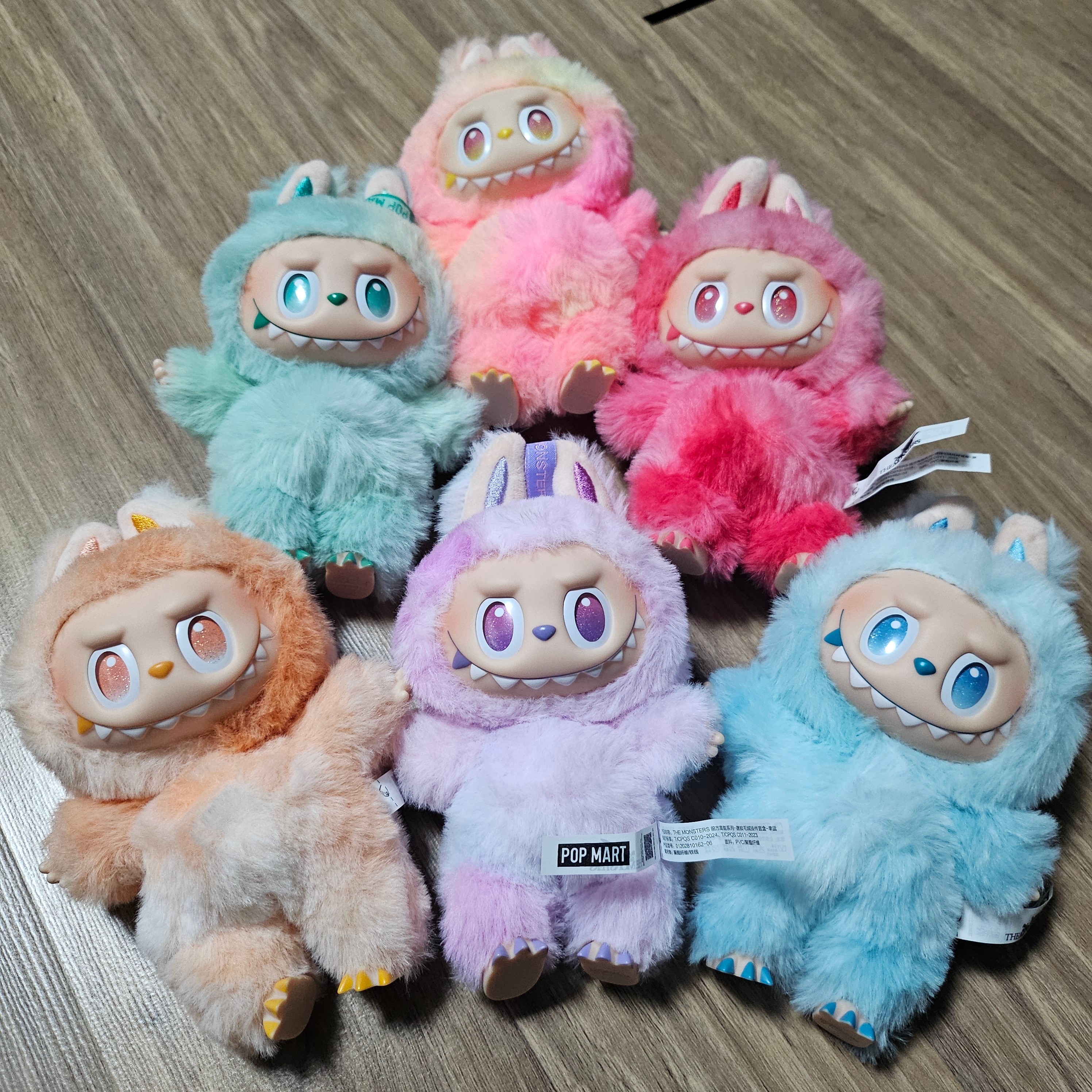 Pop Mart Labubu The Monsters Highlight Series Sealed Case (6 Blind Boxes) 착용 스타일