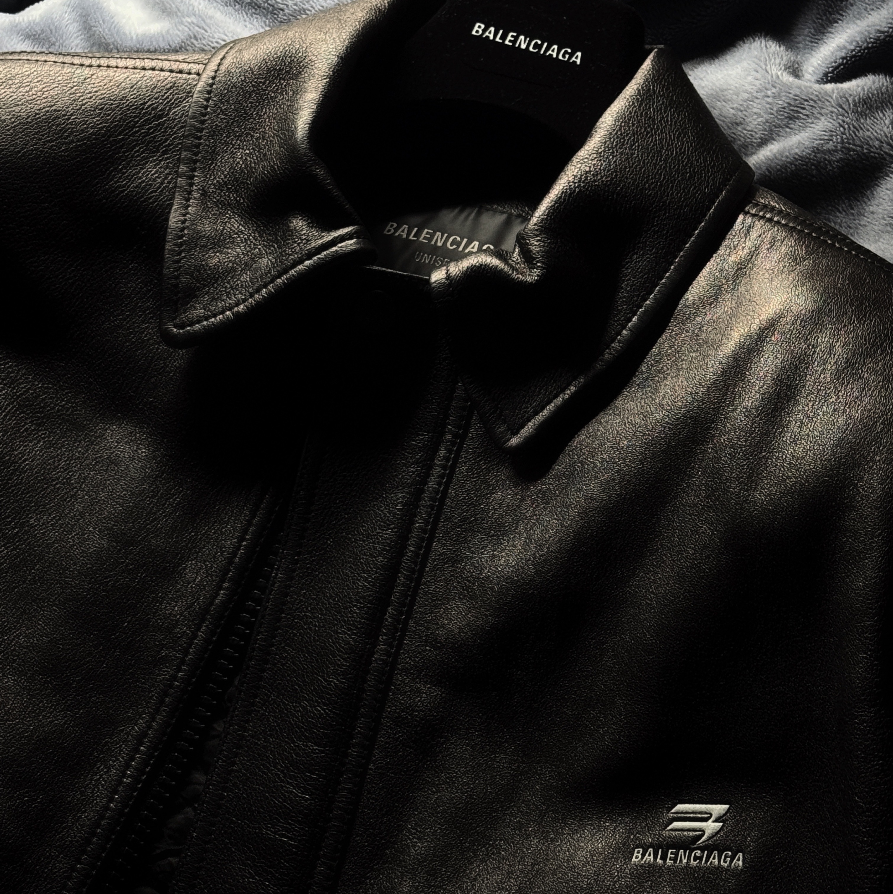 Balenciaga Sporty B Taxi Blouson Black, Balenciaga Cargo Sneakers White Grey 착용 스타일 - 1