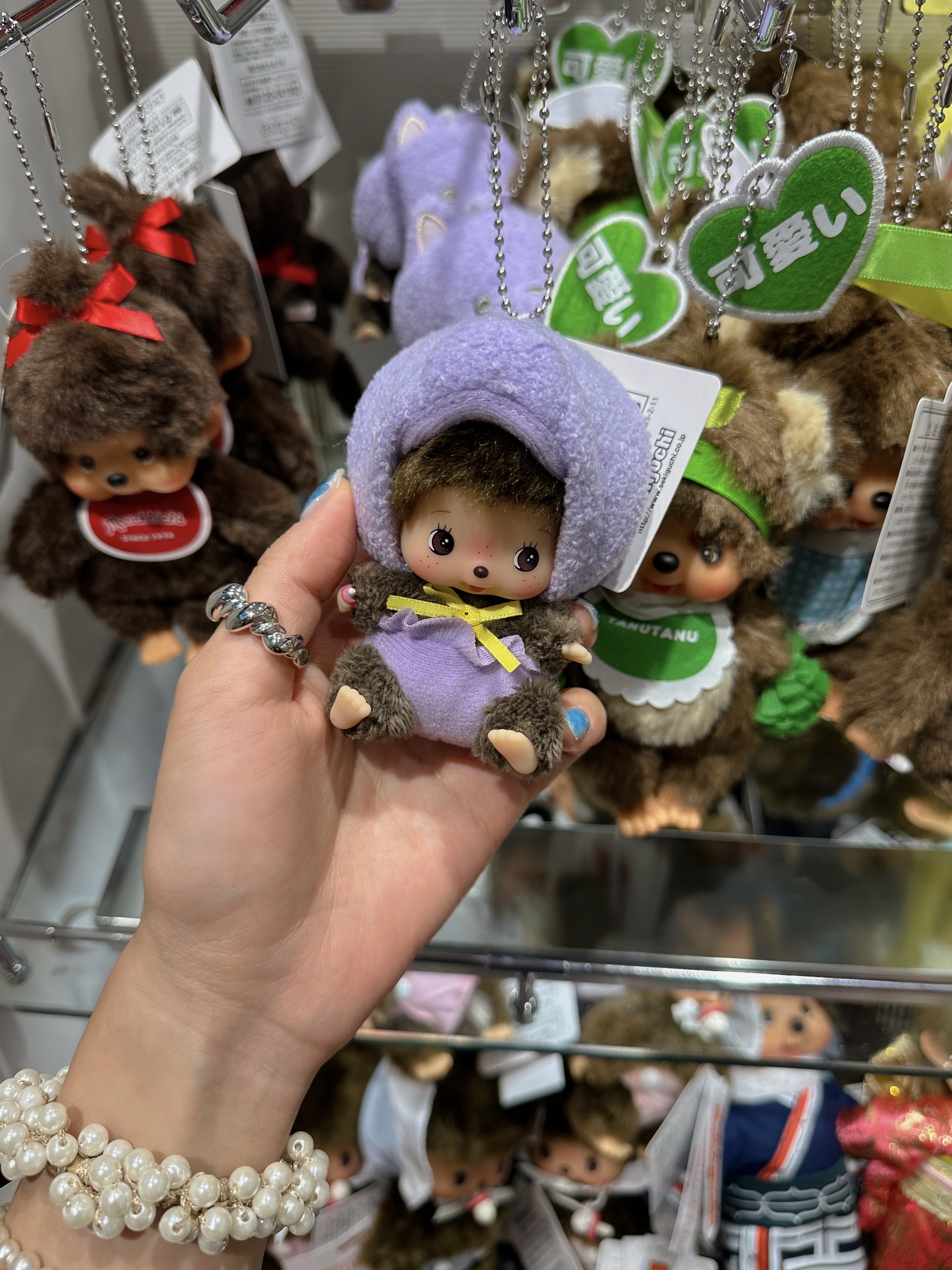Monchhichi SS Girl Key Chain Brown, Monchhichi Bighead SS Bee Key Chain 착용 스타일 - 6