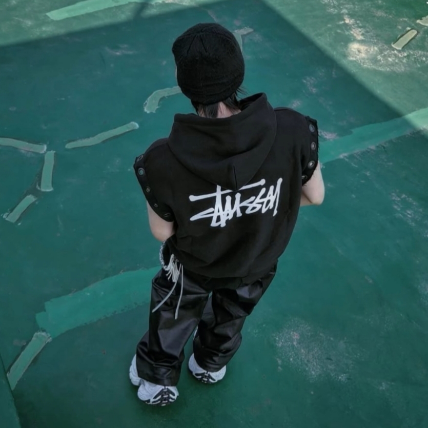 Junya Watanabe x Stussy Hooded Vest Black, Stussy Brushed Out Stock Skullcap Beanie Black 착용 스타일