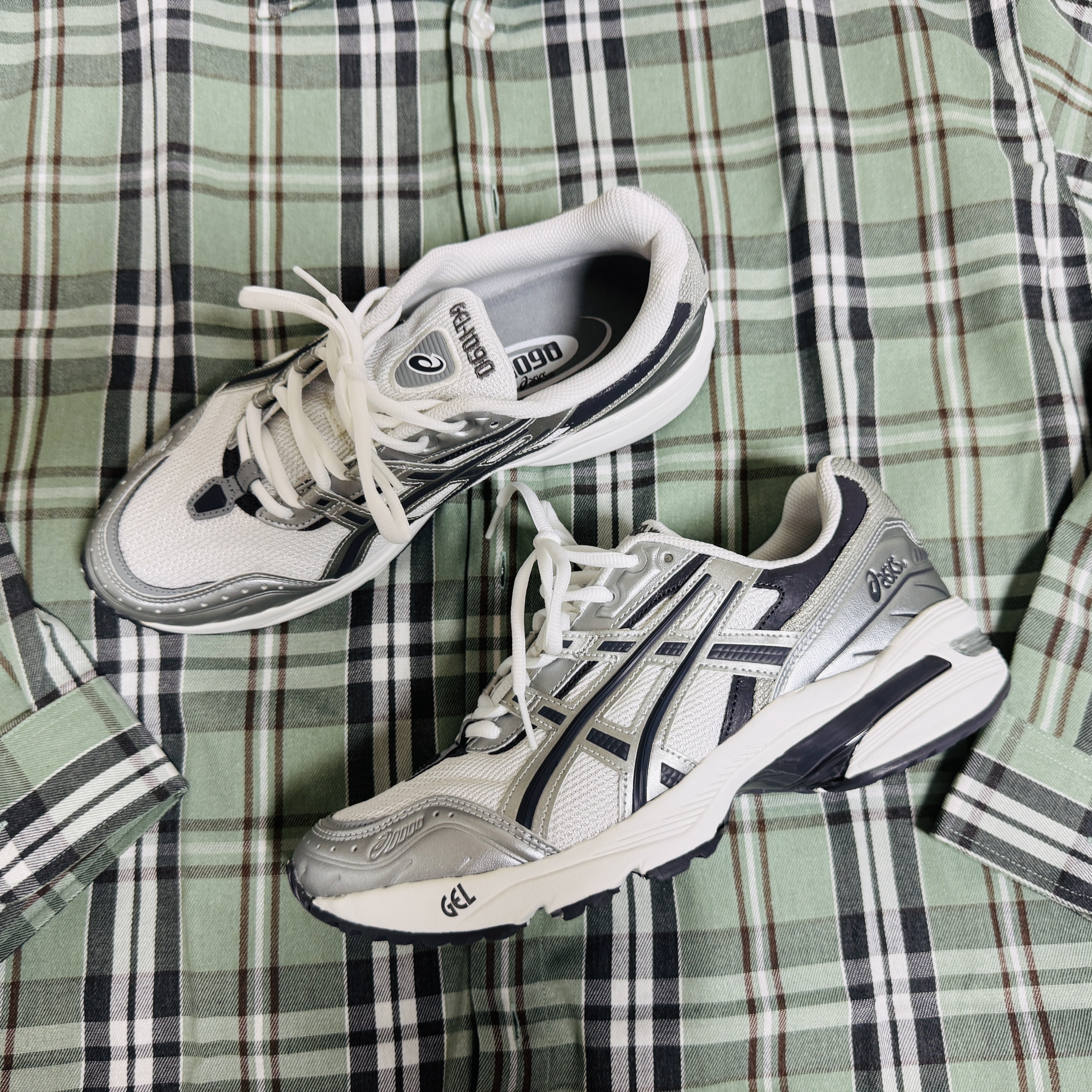 Asics Gel-1090 White Silver 착용 스타일 - 1