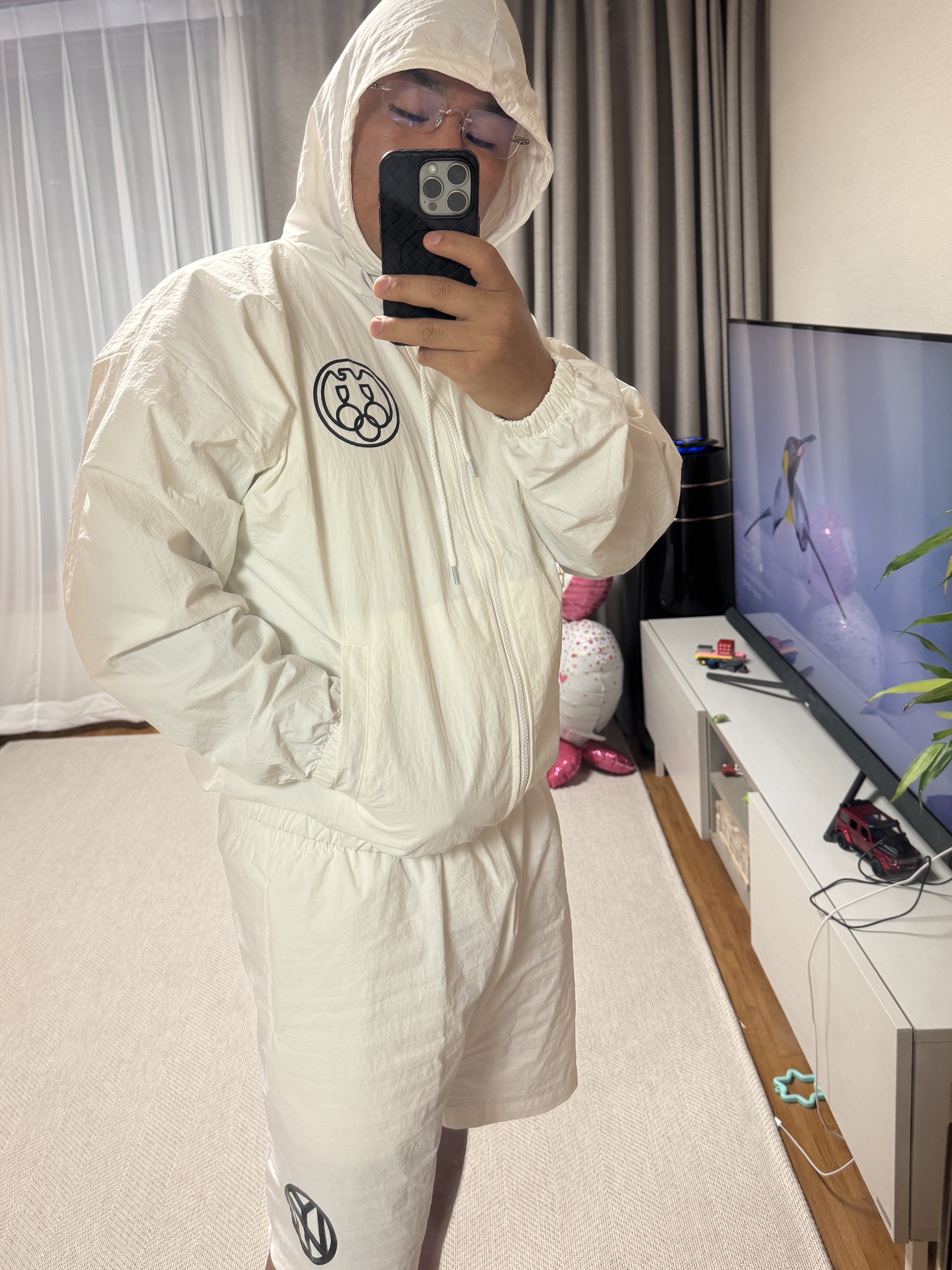 Yeezy HD-10 Grey - Korea Limited, Yeezy x Gosha Rubchinskiy Vulture WB-01 Jacket White 착용 스타일 - 1
