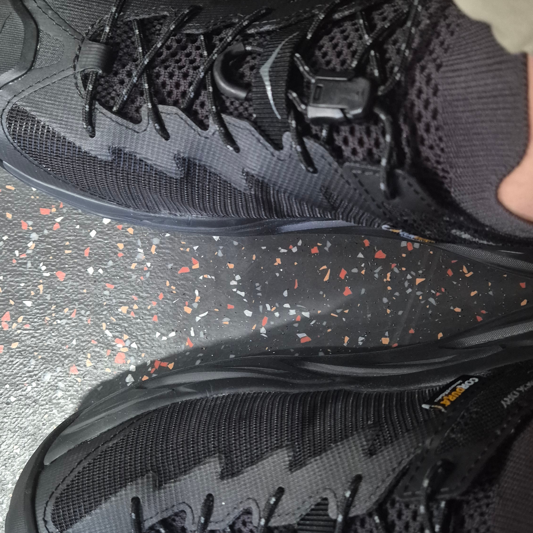 Hoka Hopara 2 Black 착용 스타일