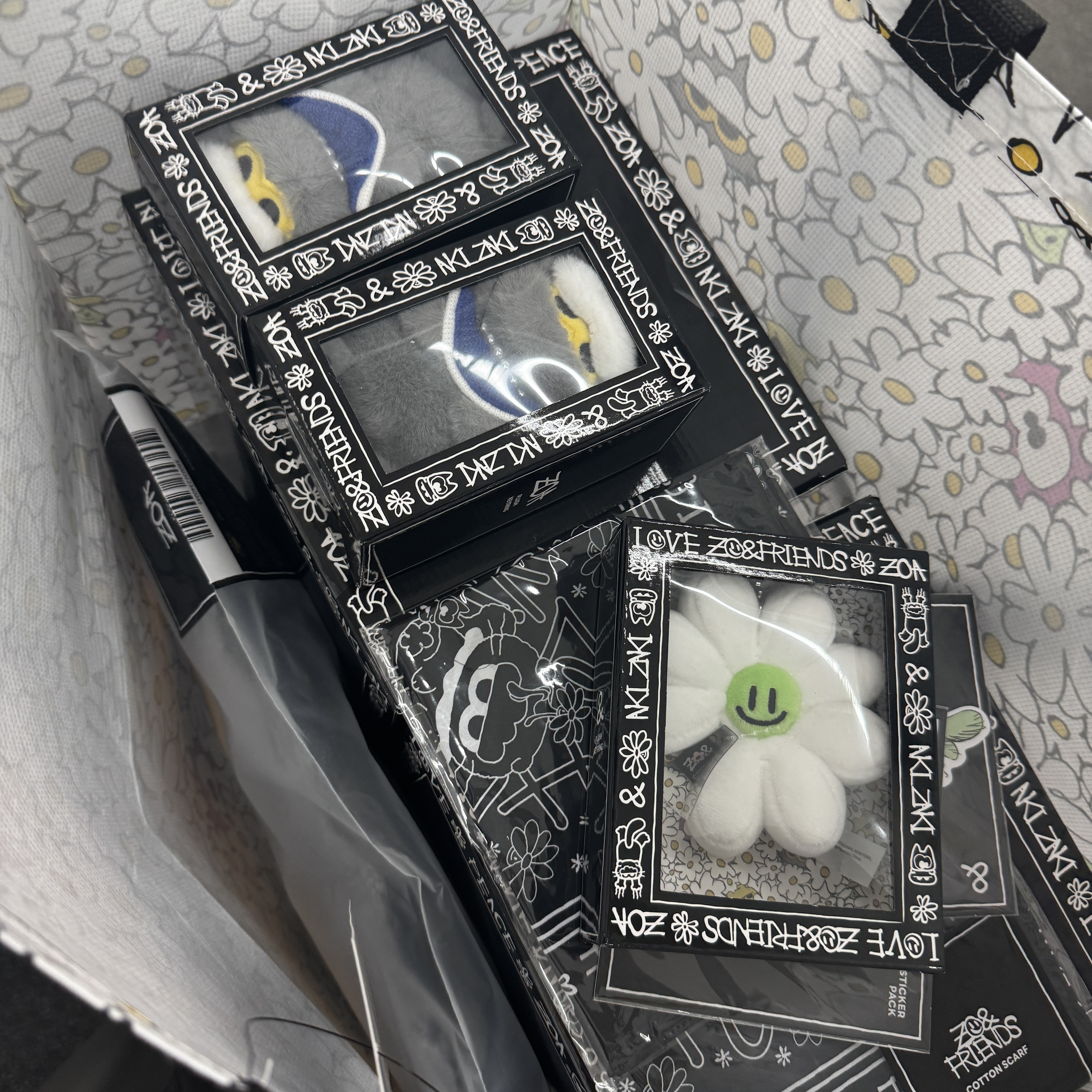 Zo&Friends Zoa Plush Keyring Grey, Zo&Friends Zoa Medium Plush Grey 착용 스타일 - 5