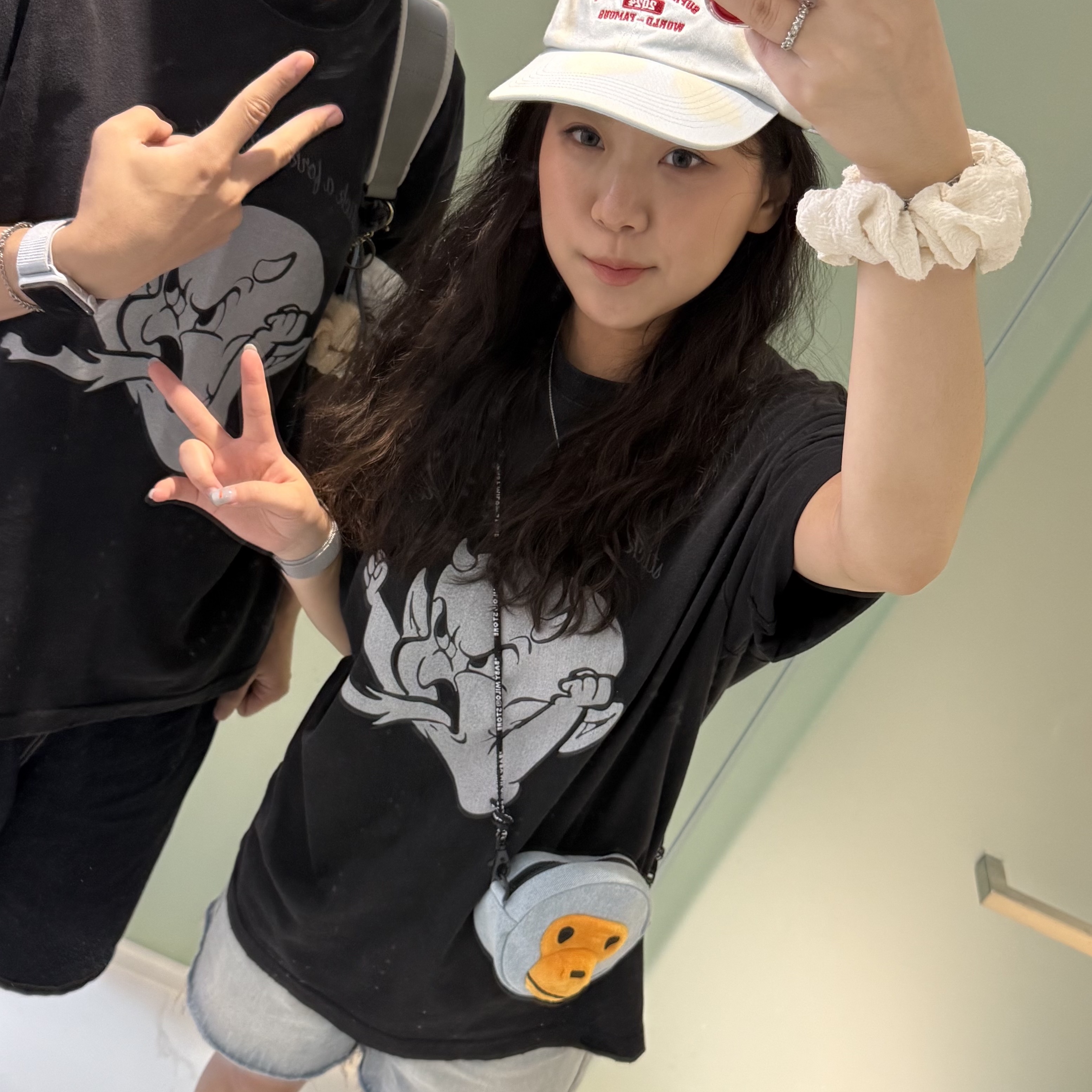 BAPE Baby Milo Denim Small Cross Bag Light Indigo 착용 스타일 - 1