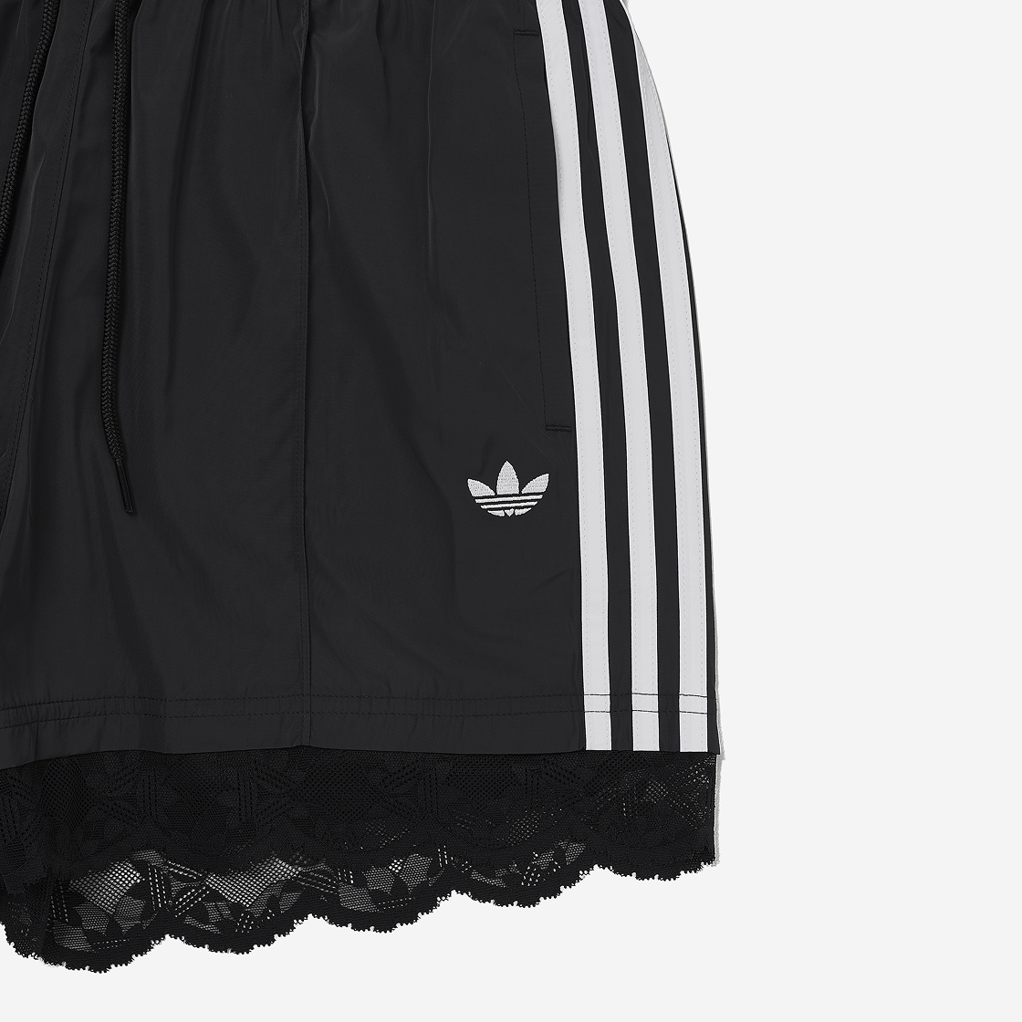 (W) 아디다스 레이스 트림 삼선 쇼츠 블랙 - KR 사이즈((W) Adidas Lace Trim 3-Stripes Shorts Black - KR Sizing) - 3