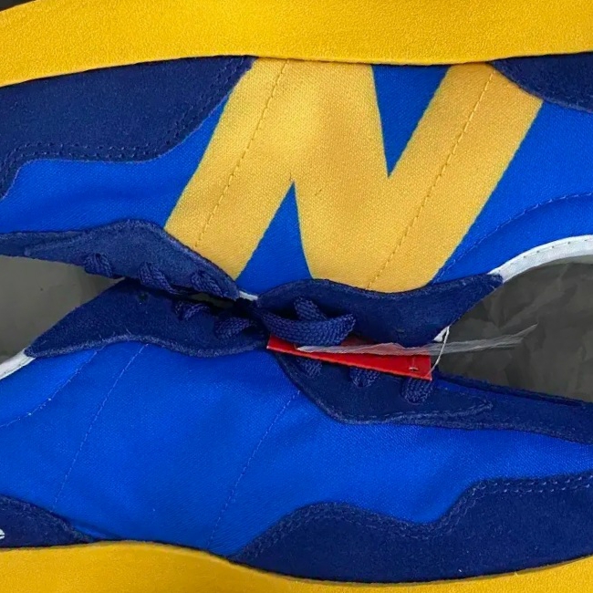 New Balance 327 Blue 착용 스타일