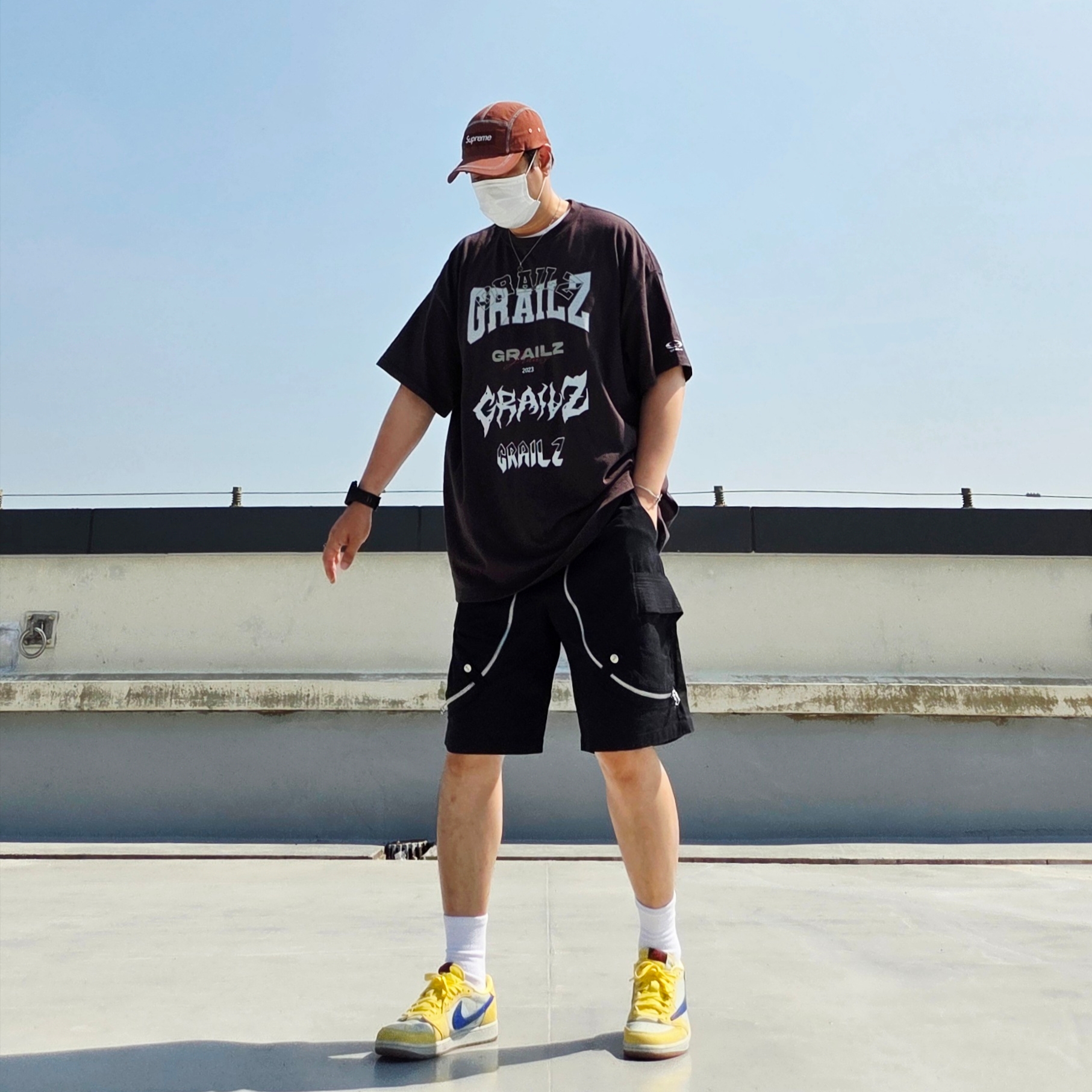 (W) Jordan 1 x Travis Scott Retro Low OG SP Canary, Supreme Reflective Stitch Camp Cap Brown - 23SS 착용 스타일 - 2