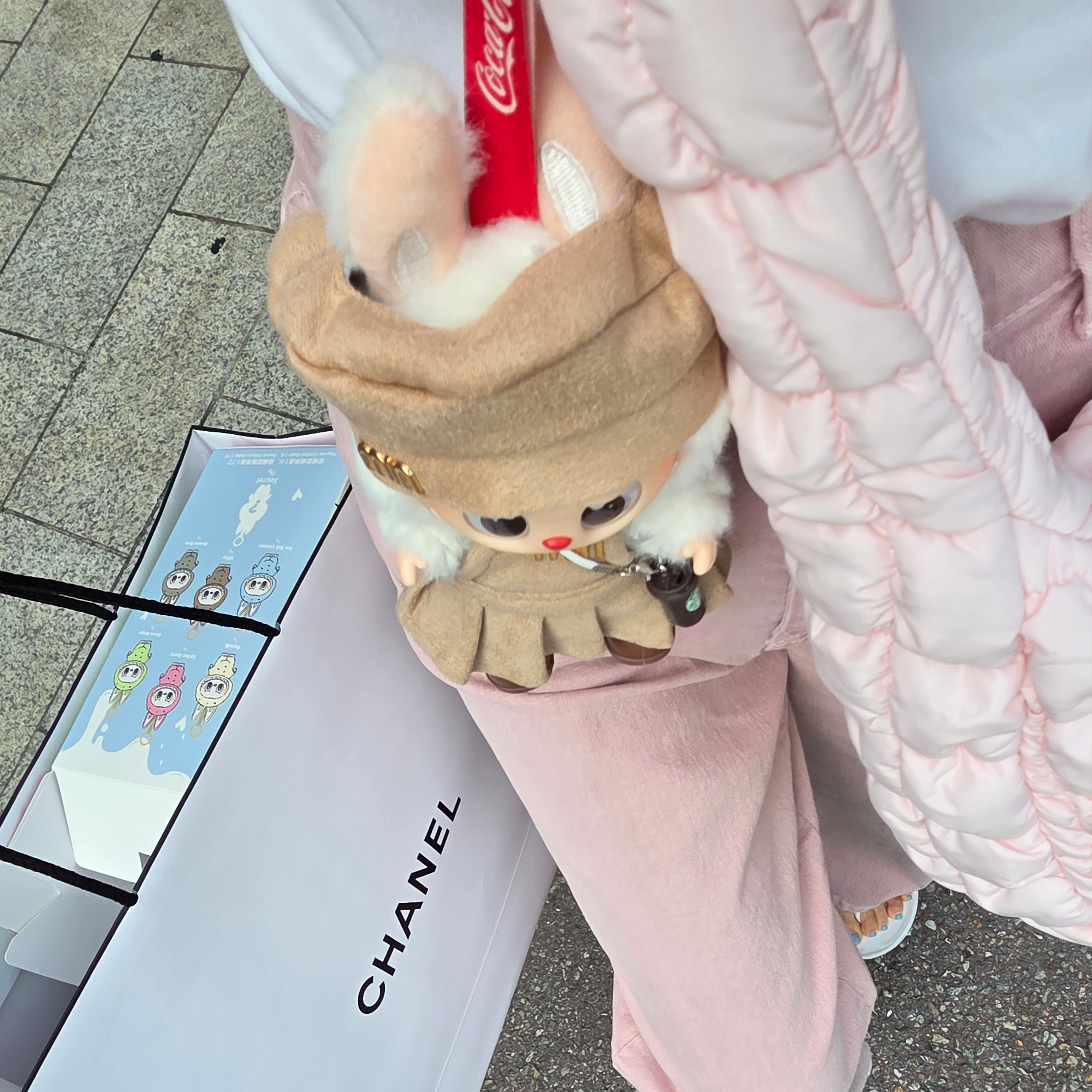 Pop Mart Labubu Coca Cola Series Surprise Shake Keyring (Opened Case), COS Quilted Messenger Bag Light Pink 착용 스타일 - 1
