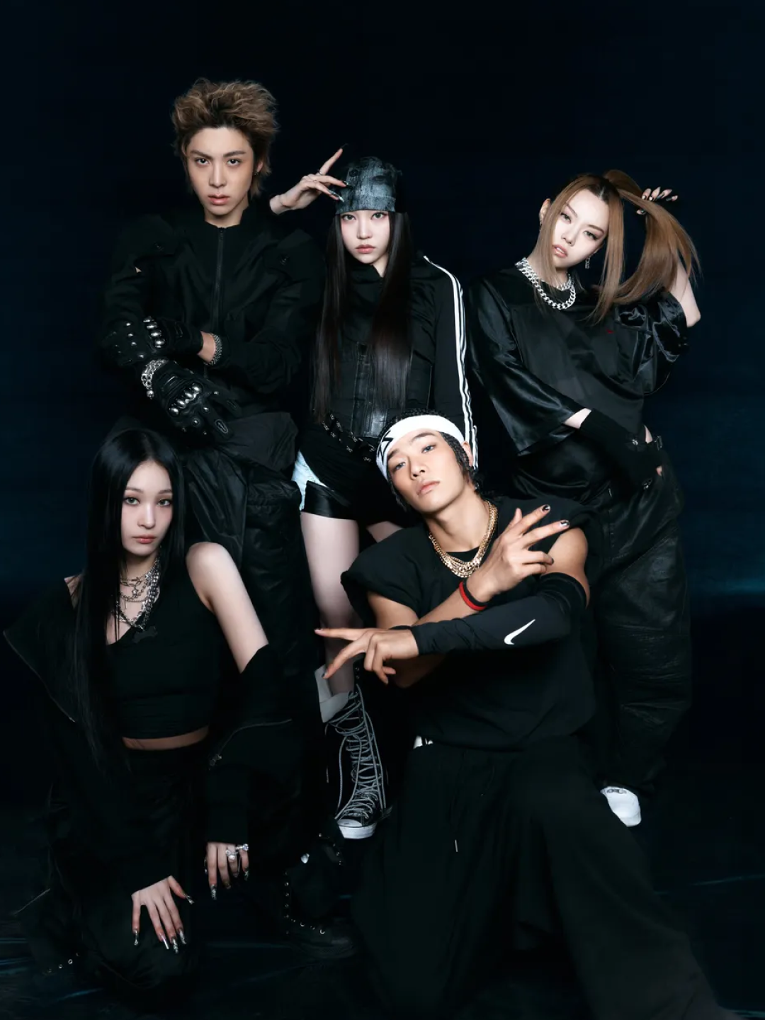 ONE UNIVERSE FESTIVAL 2025 KREAM VIP PASS (1 DAY PASS -  8/15), ONE UNIVERSE FESTIVAL 2025 Pre-sale Ticket (1 DAY PASS -  8/15) 착용 스타일 - 3