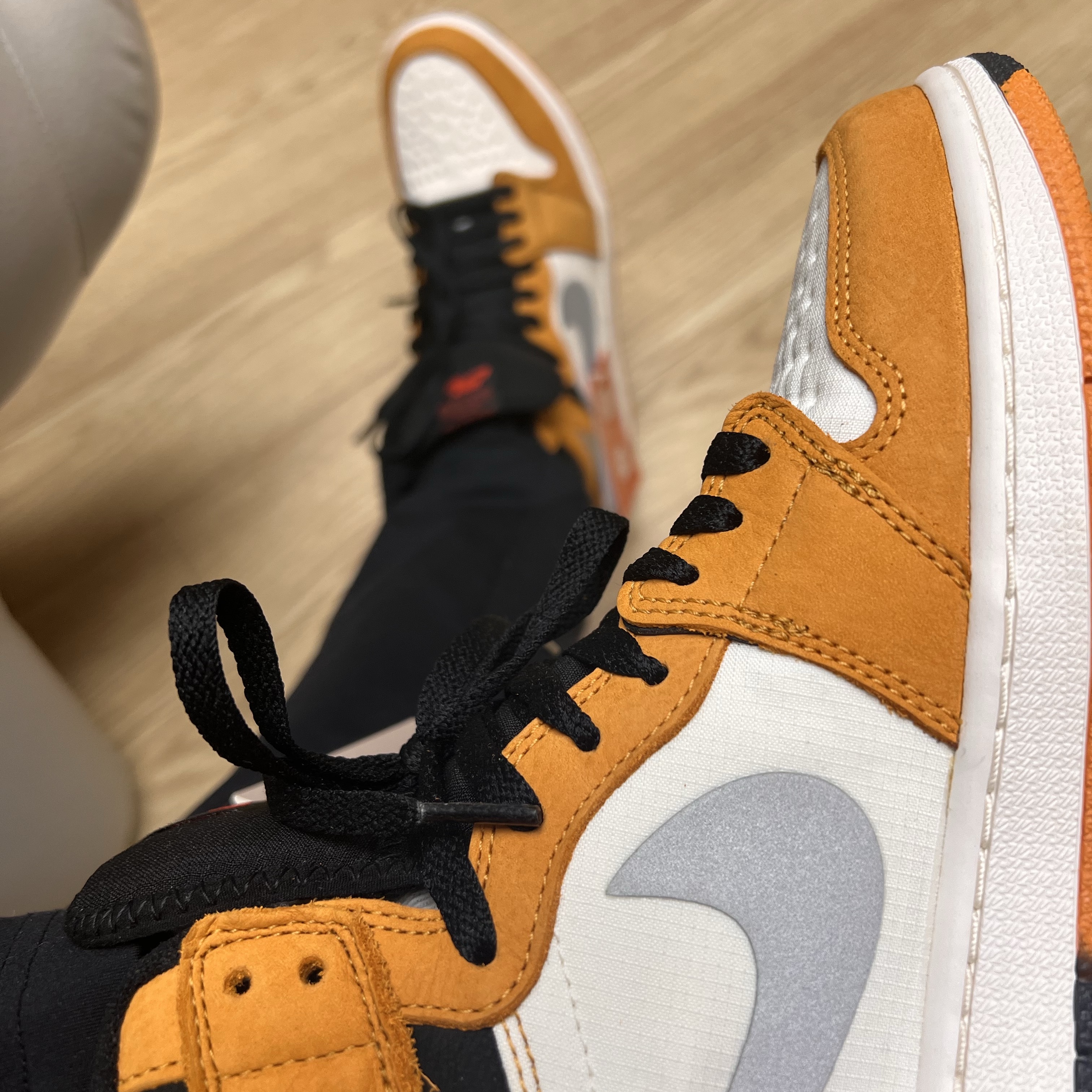 Jordan 1 Element Gore-Tex Light Curry 착용 스타일 - 1