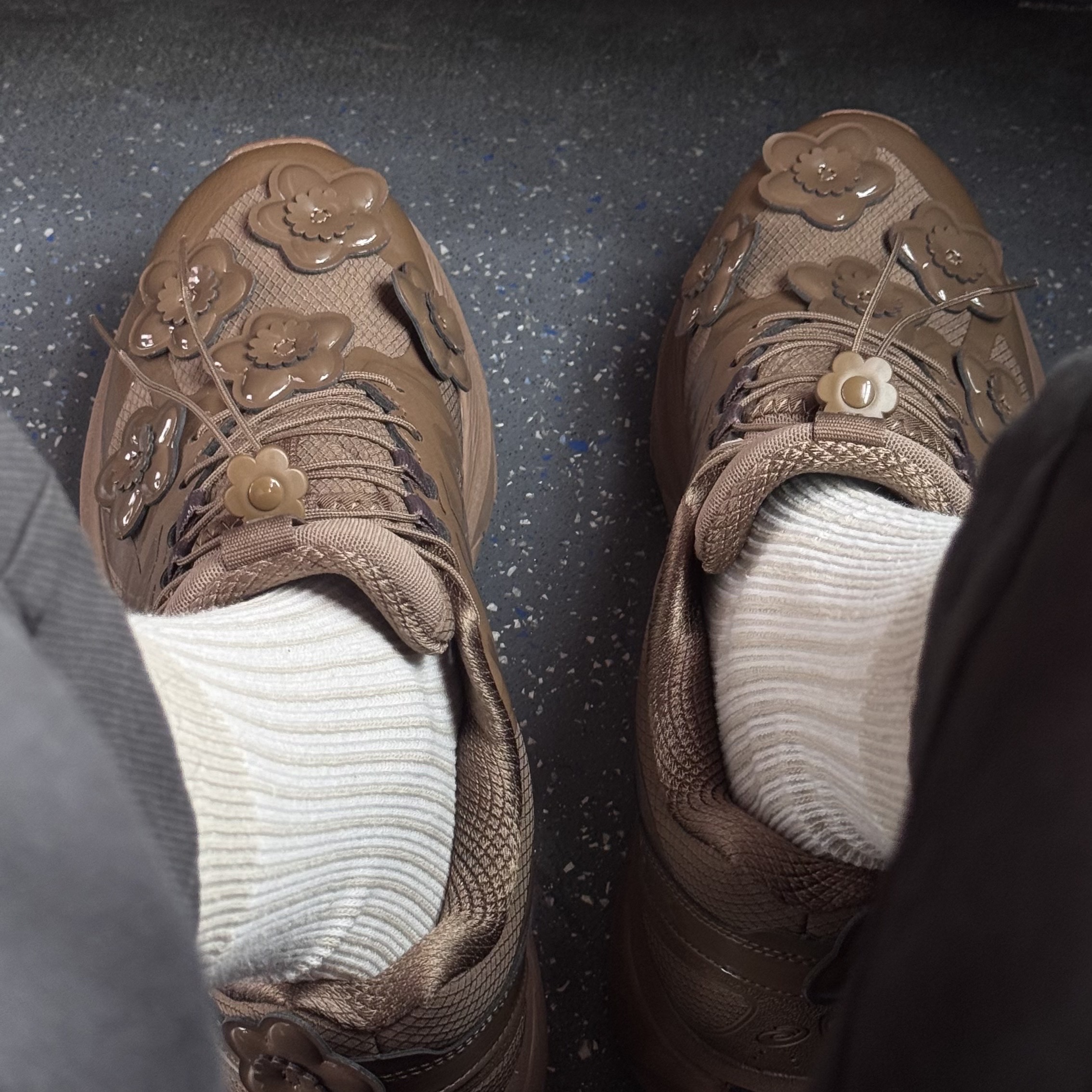 Asics x Cecilie Bahnsen Gel-Terrain Sepia 착용 스타일 - 2