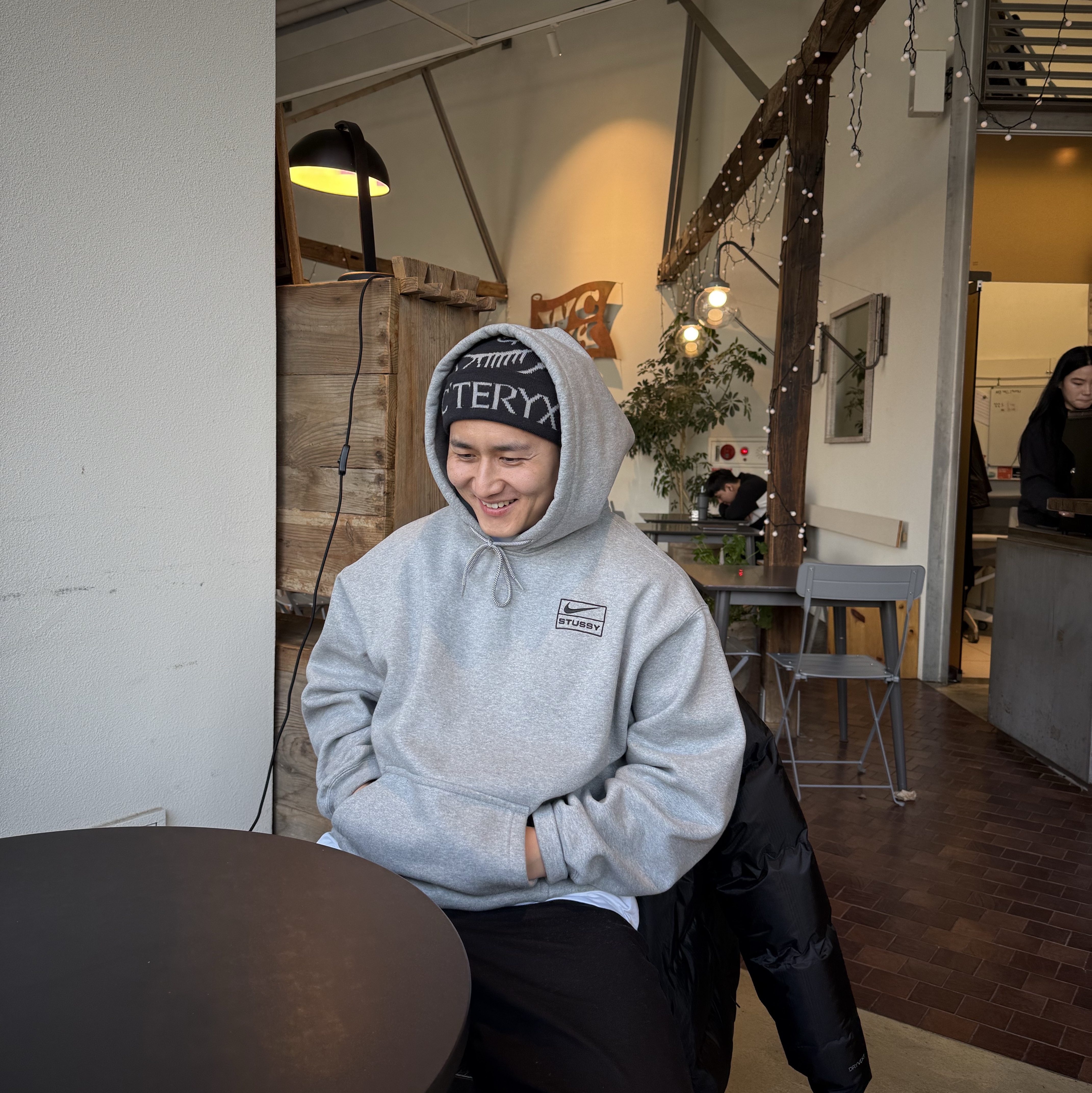 Arc'teryx Bird Word Toque Black Void 착용 스타일