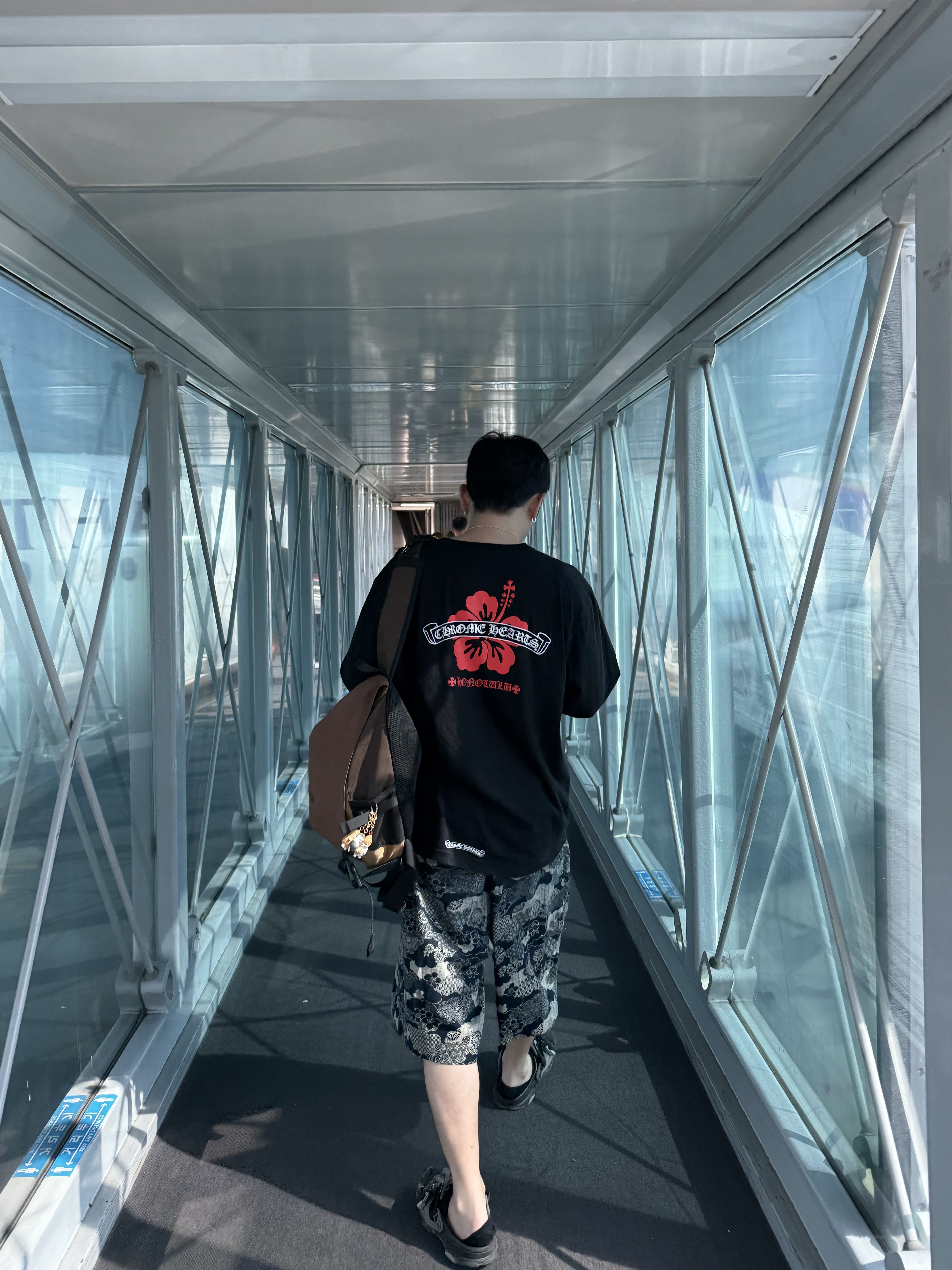 Chrome Hearts Flower Long Sleeve T-Shirt White - Honolulu Exclusive, Crocs x Beams Classic All Terrain Mountain Parka Clog Grey 착용 스타일 - 2