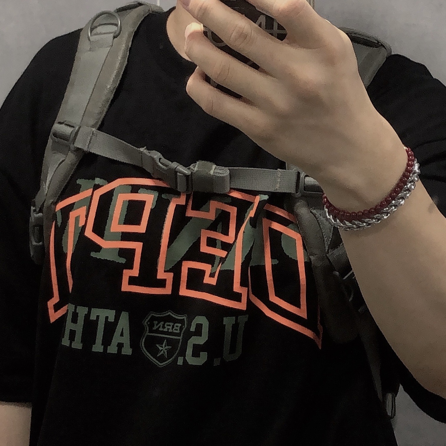 BORN TO WIN Dept Back Cutting Semi Over Fit T-Shirts Black 착용 스타일