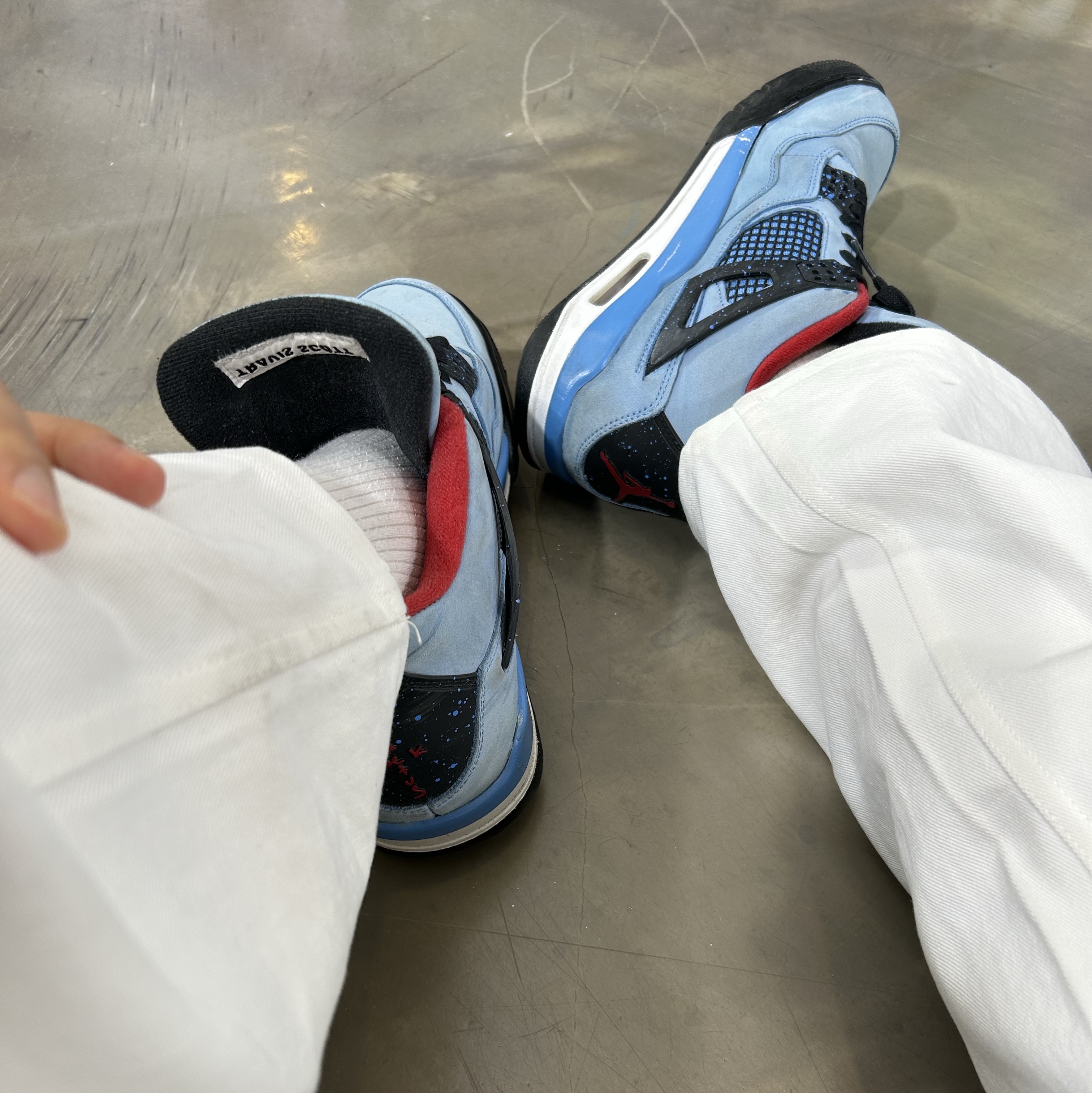 Jordan 4 x Travis Scott Retro Cactus Jack 착용 스타일