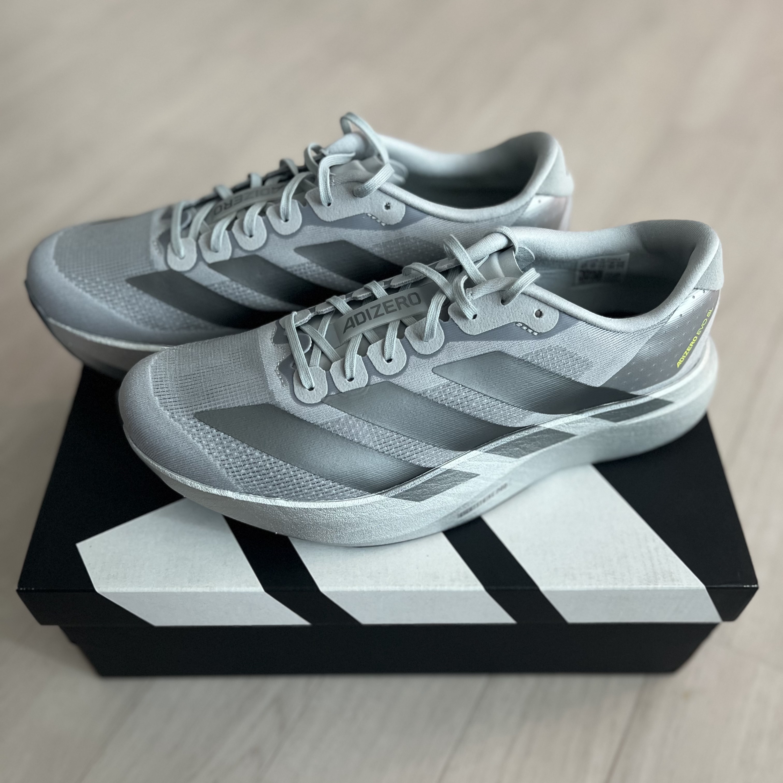 Adidas Adizero EVO SL Silver Metallic Iron Metallic 착용 스타일
