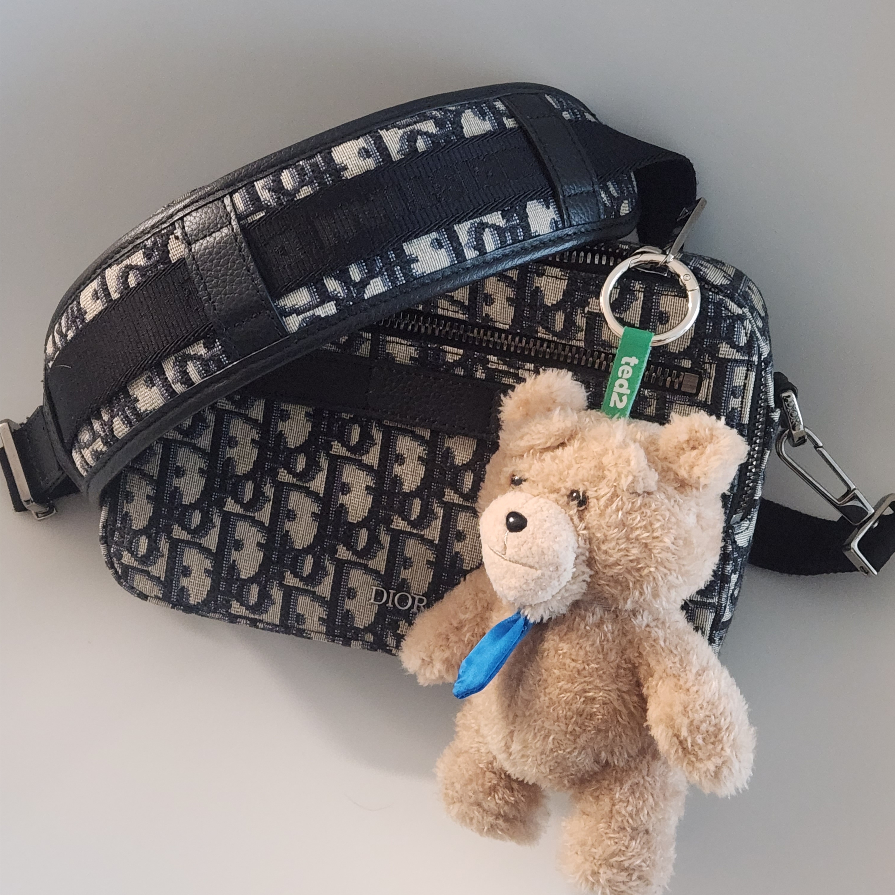 Pop Mart Ted2 Teddy Bear Action Plush Pendant Necktie Bear (Opened Case), Dior Safari Messenger Bag Beige & Black Dior Oblique Jacquard 착용 스타일