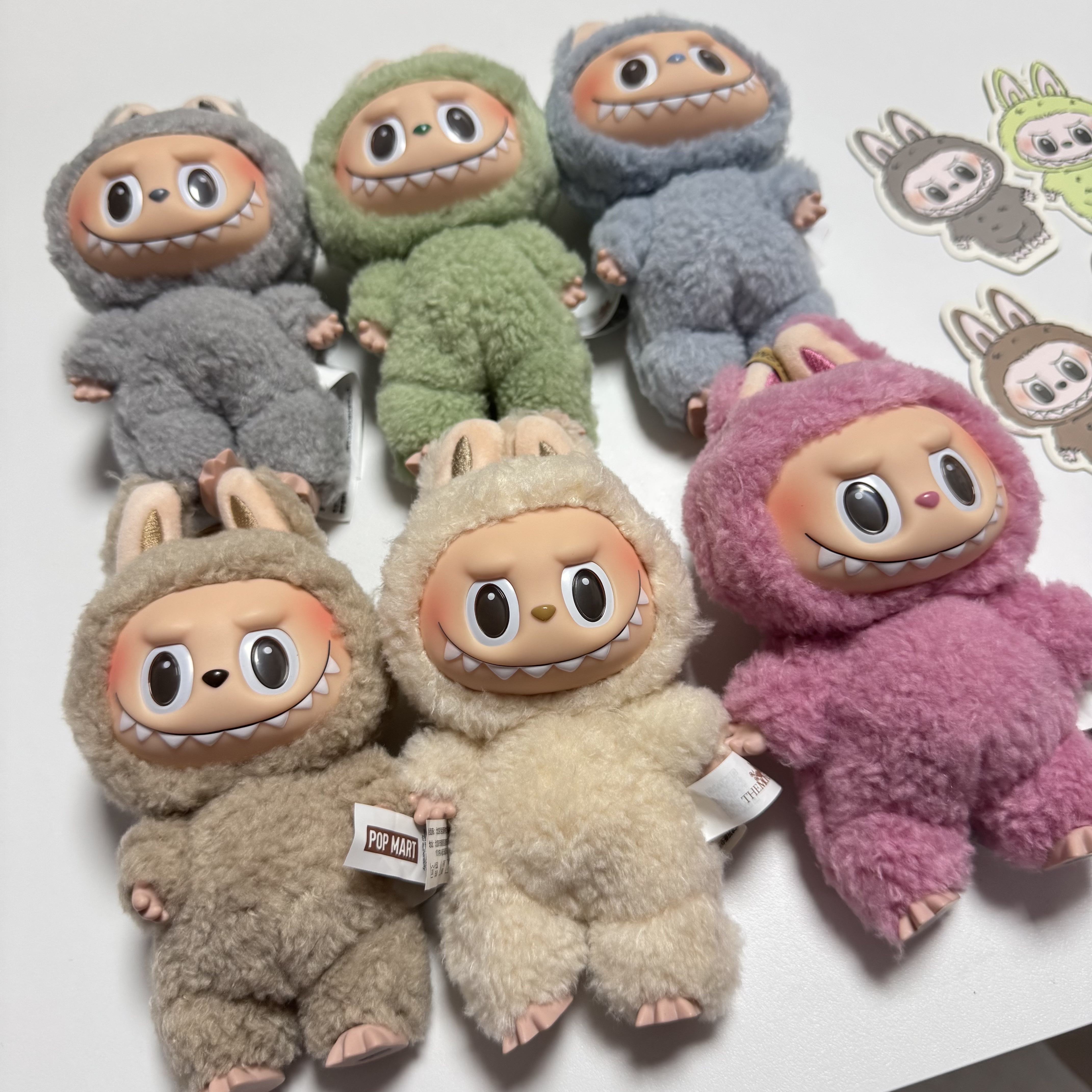 Pop Mart The Monsters Labubu Tasty Macarons Series Sealed Case (6 Blind Boxes), Pop Mart Labubu The Monsters Labubu Tasty Macarons Series Soymilk Keyring 착용 스타일