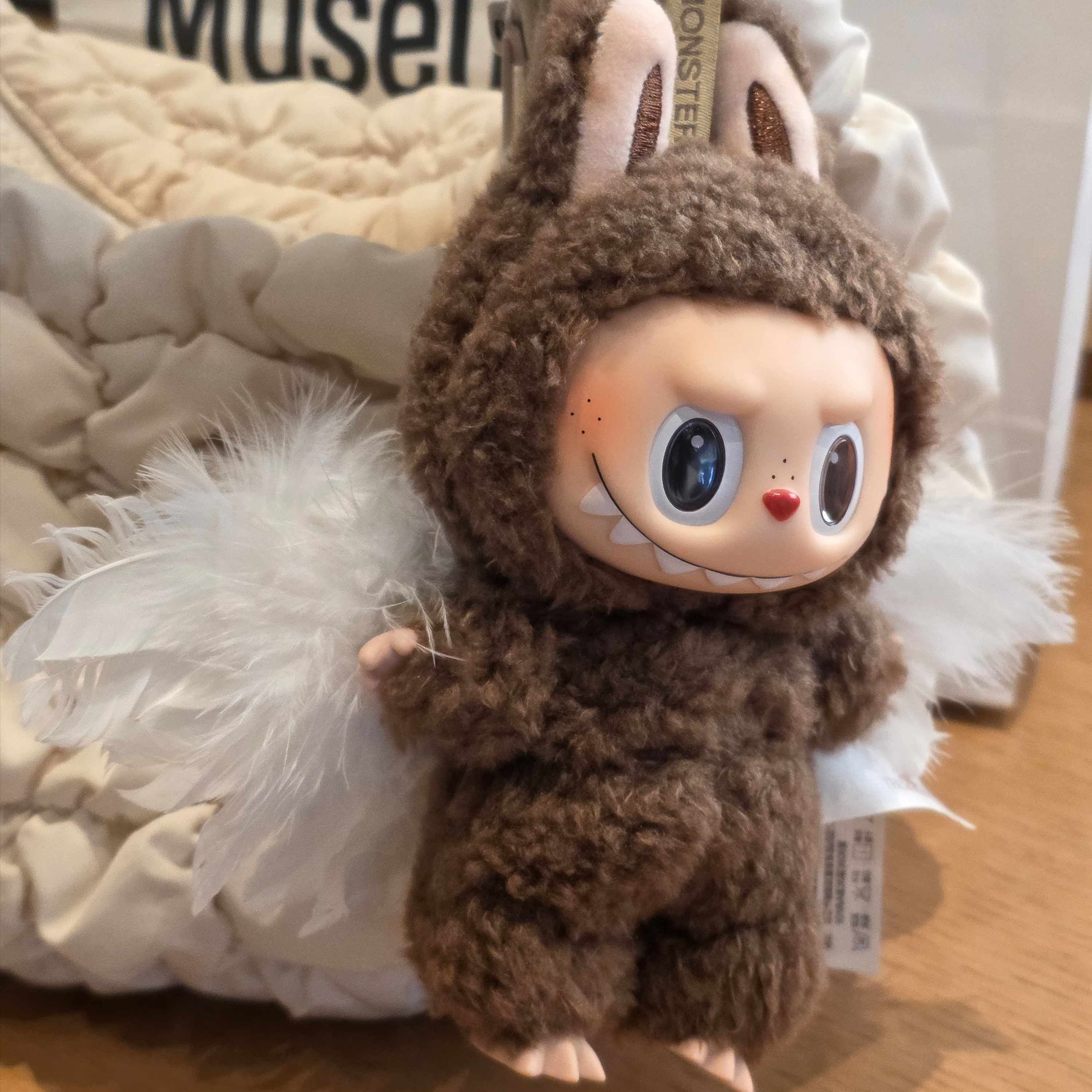 Pop Mart Labubu The Monsters Labubu Tasty Macarons Series Chestnut Cocoa Keyring (Opened Case) 착용 스타일 - 2