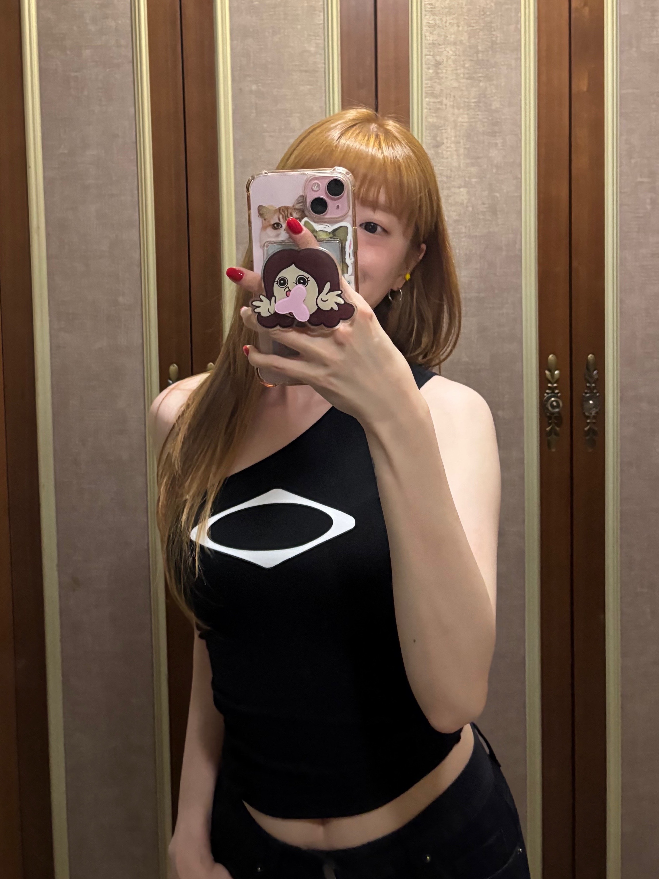 (W) Mischief Rhombus One Shoulder Top Black, Oofos OOriginal Black 착용 스타일 - 2