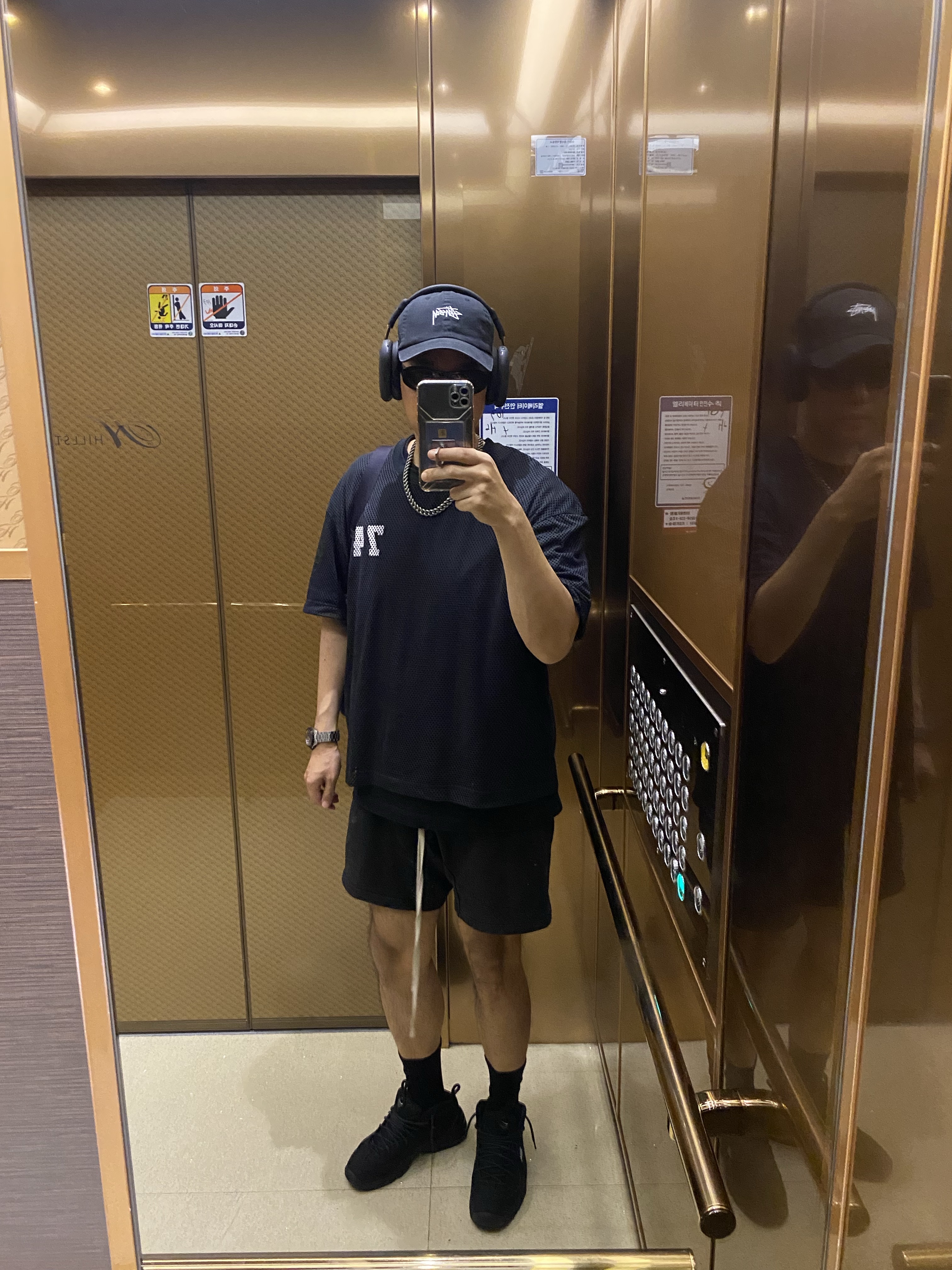 Apple AirPods Max USB C Midnight (Korean Ver.), Stussy Landon Sunglasses Black Black Lens 착용 스타일