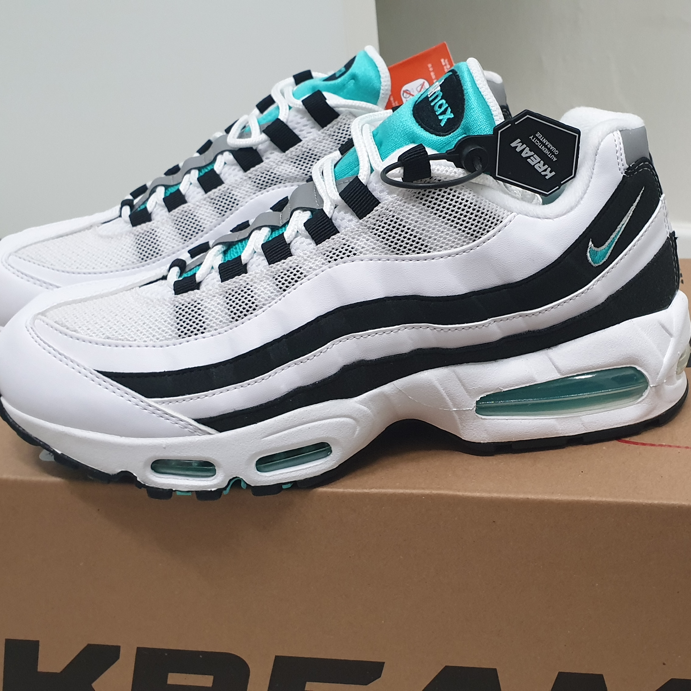 Nike Air Max 95 OG White and Black 착용 스타일
