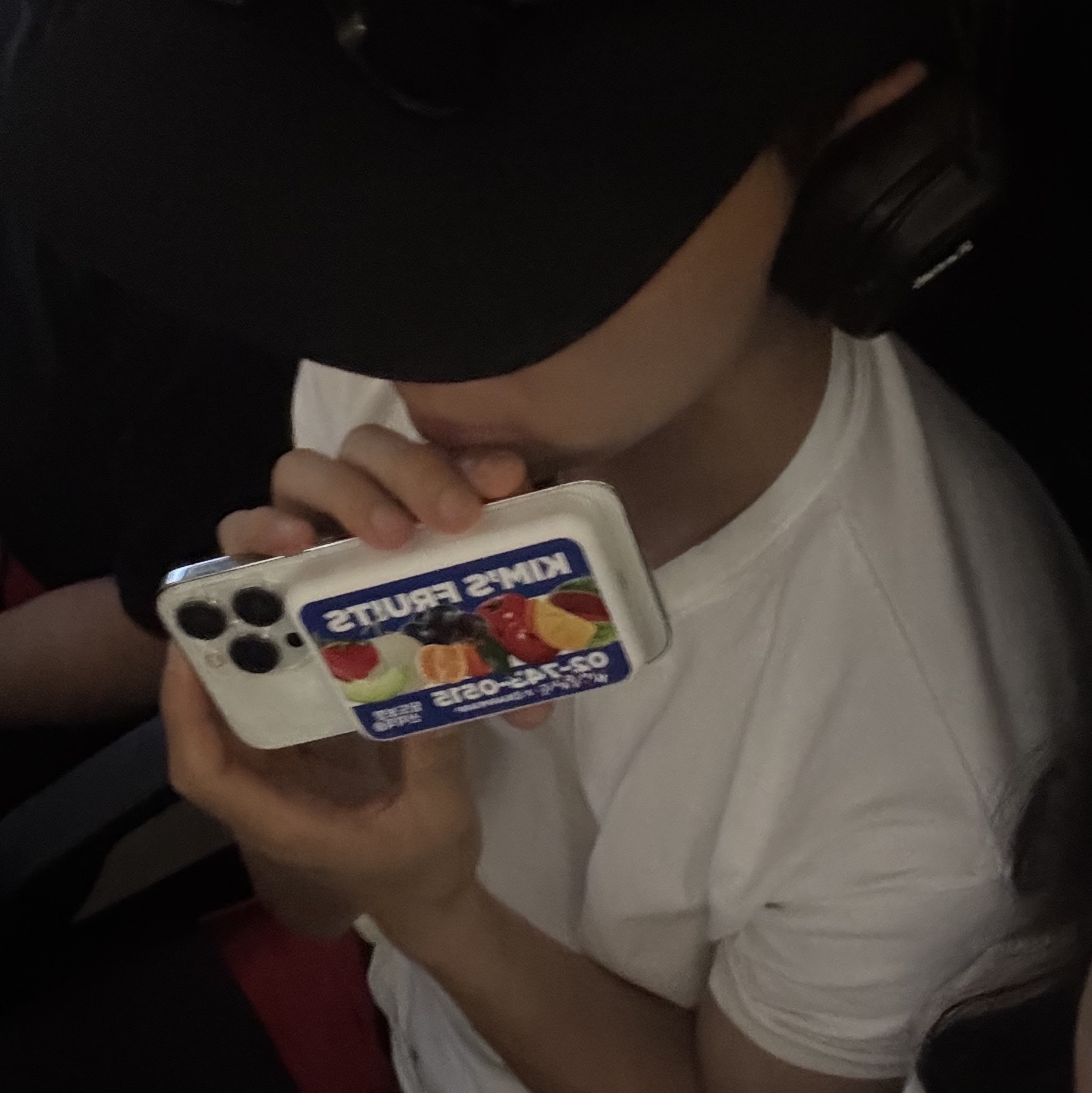 [EARPEARP X KIMS FRUITS] Farm Fresh, Always Sweet MagSafe Power Bank 착용 스타일