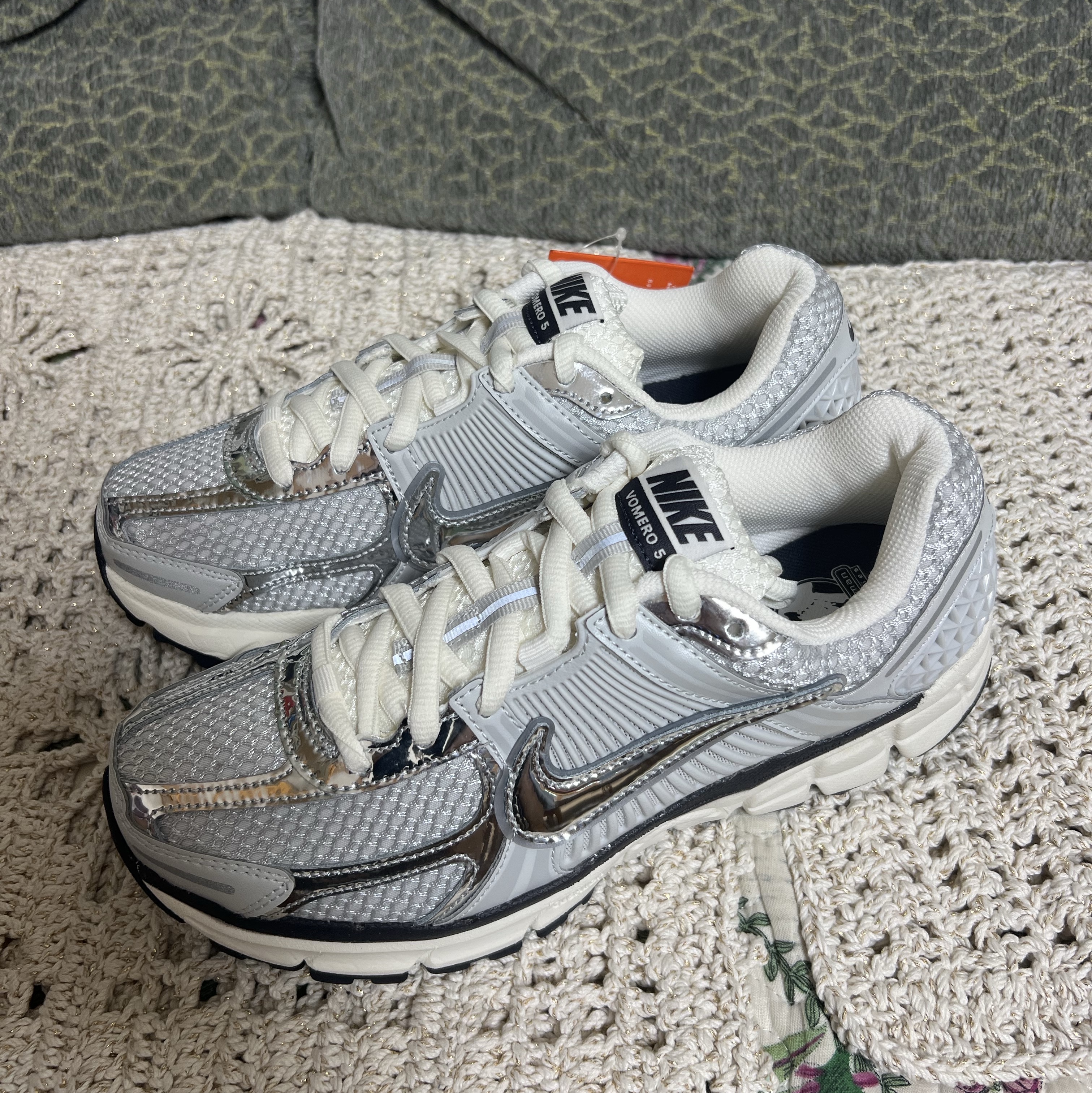 Nike Zoom Vomero 5 Photon Dust Gridiron 착용 스타일