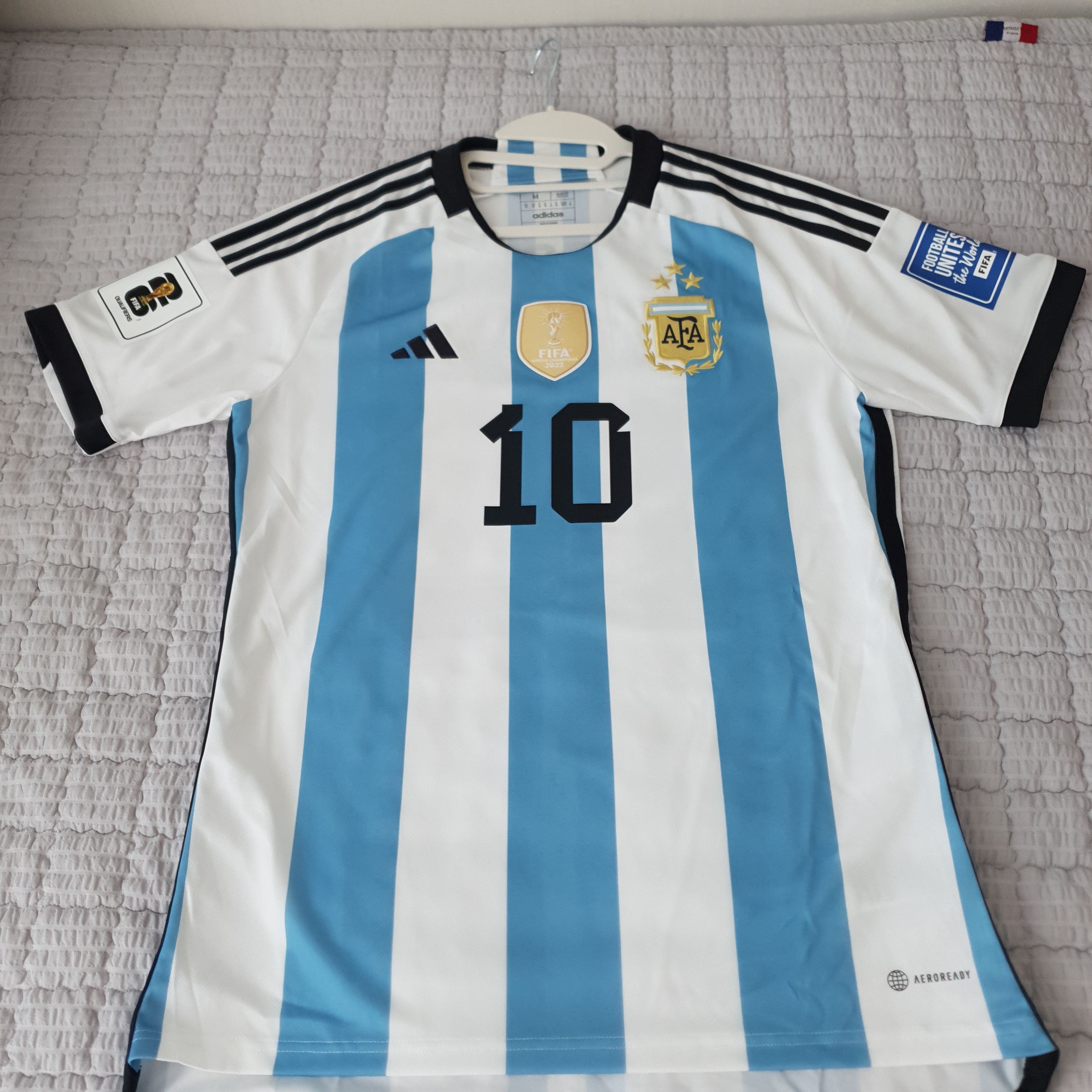 Adidas Argentina Home Jersey 2022 Winners 3-Star White Light Blue - US Sizing (Non Marking Ver.) 착용 스타일 - 3