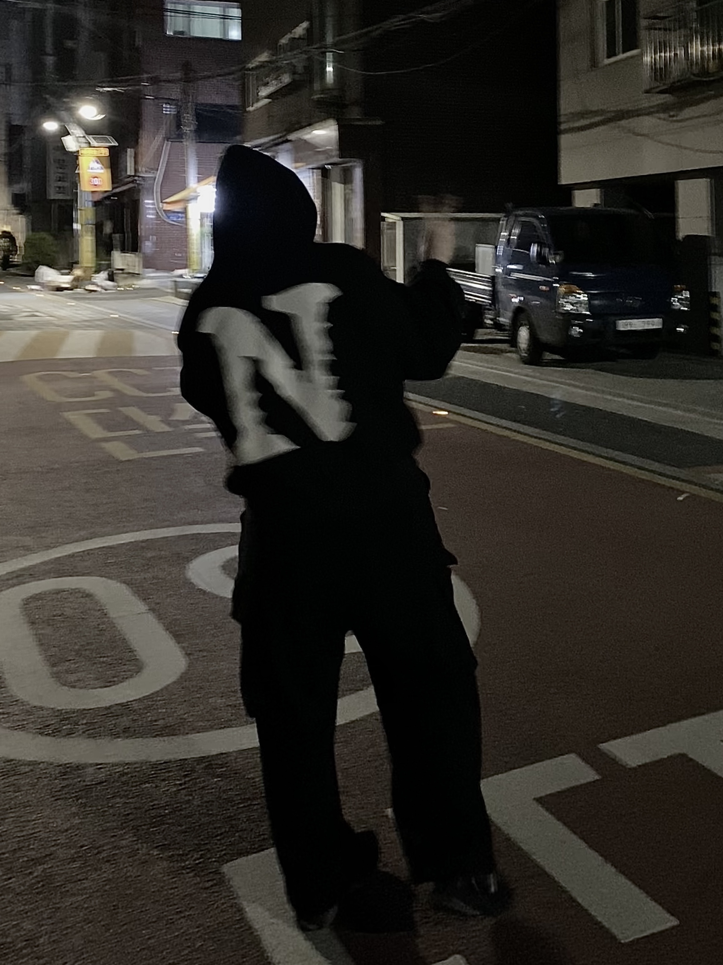 Netherworld Hoodie Black 착용 스타일