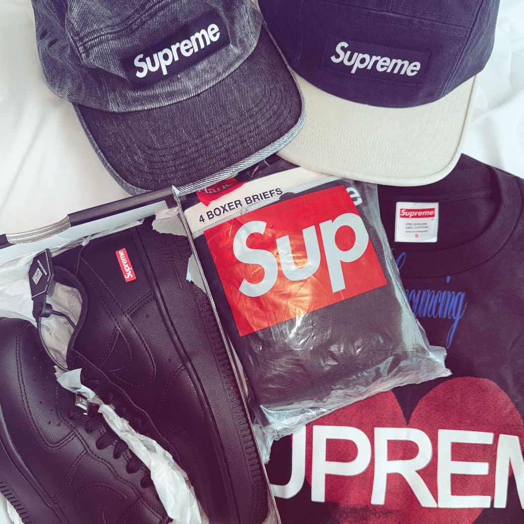 Supreme Announcing T-Shirt Black - 25SS, Supreme Ventile Camp Cap Navy - 25SS 착용 스타일