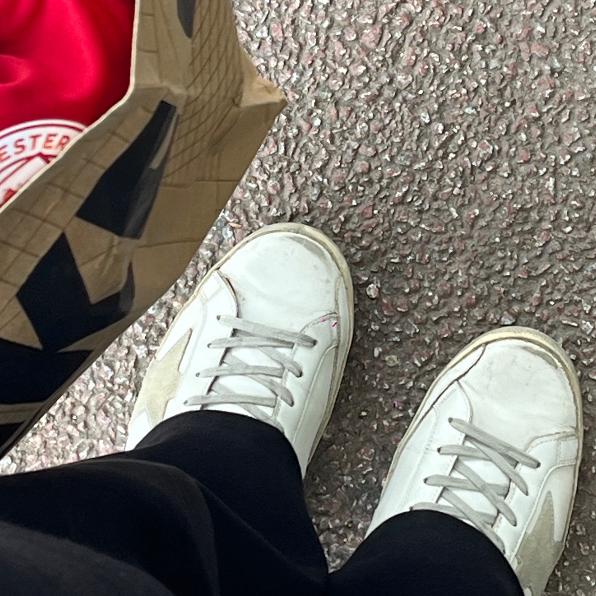 Golden Goose Superstar White Black Heel Tab Sneakers 착용 스타일