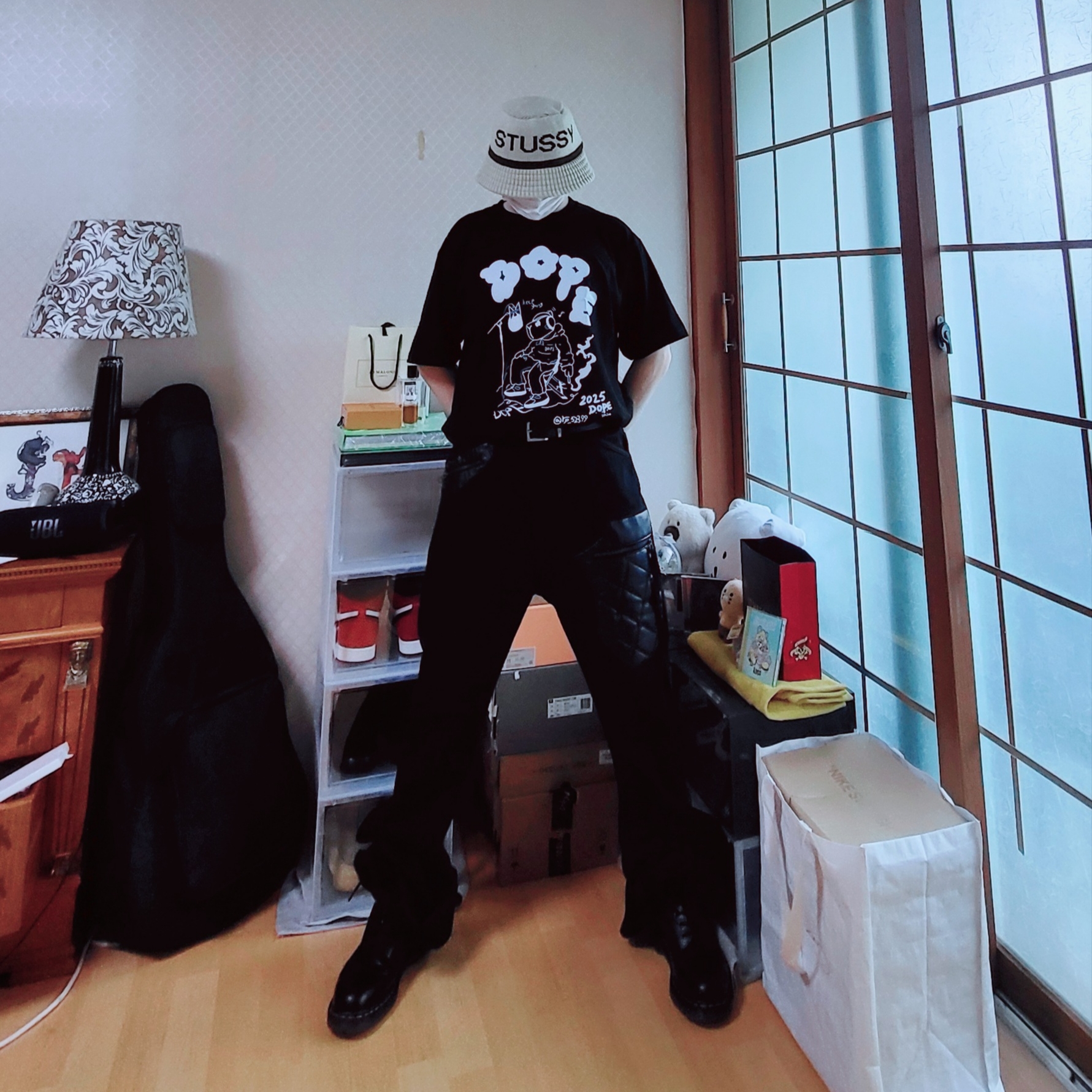 Dr. Martens 1460 Smooth Boots Black, Stussy Jacquard Knit Bucket Hat Natural 착용 스타일 - 2