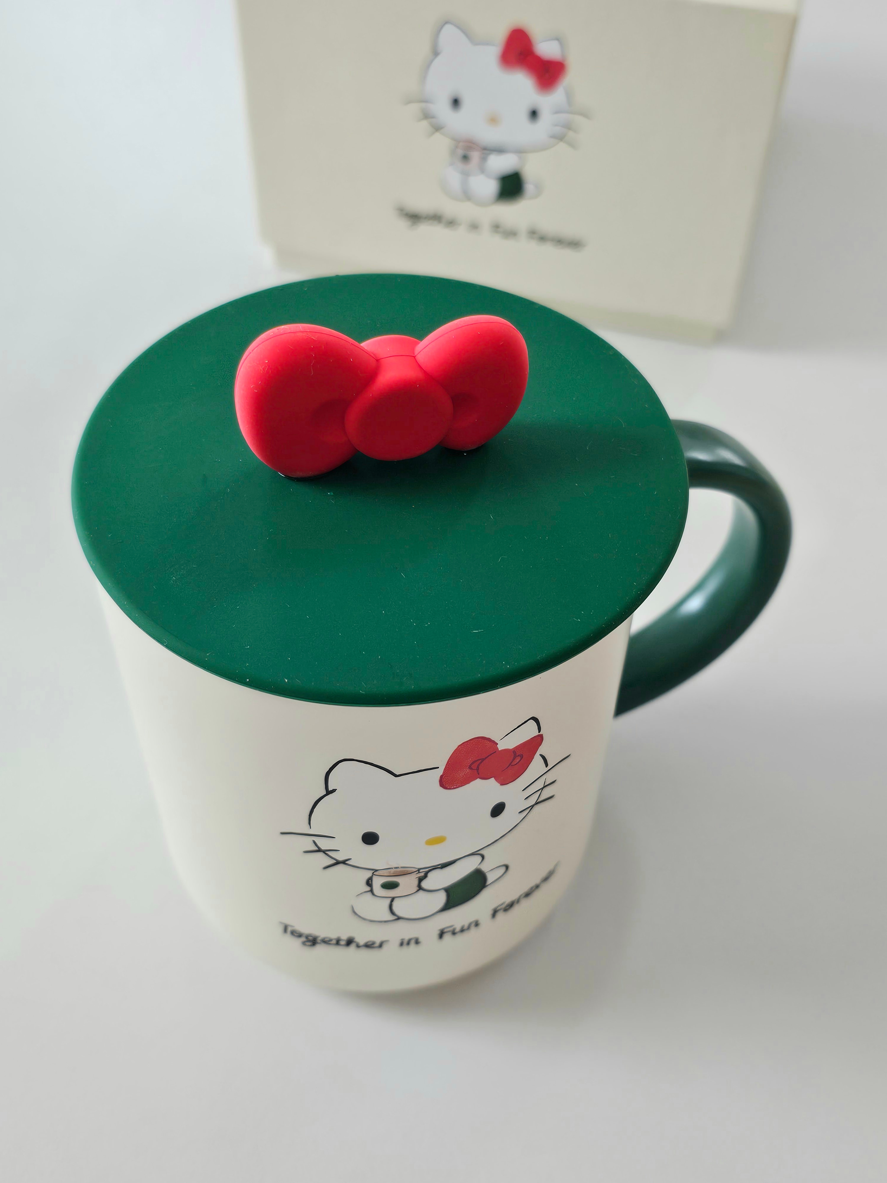Starbucks x Hello Kitty Ribbon Lid Seramic Mug 473ml, Starbucks x Hello Kitty Seramic Mug 355ml 착용 스타일 - 2