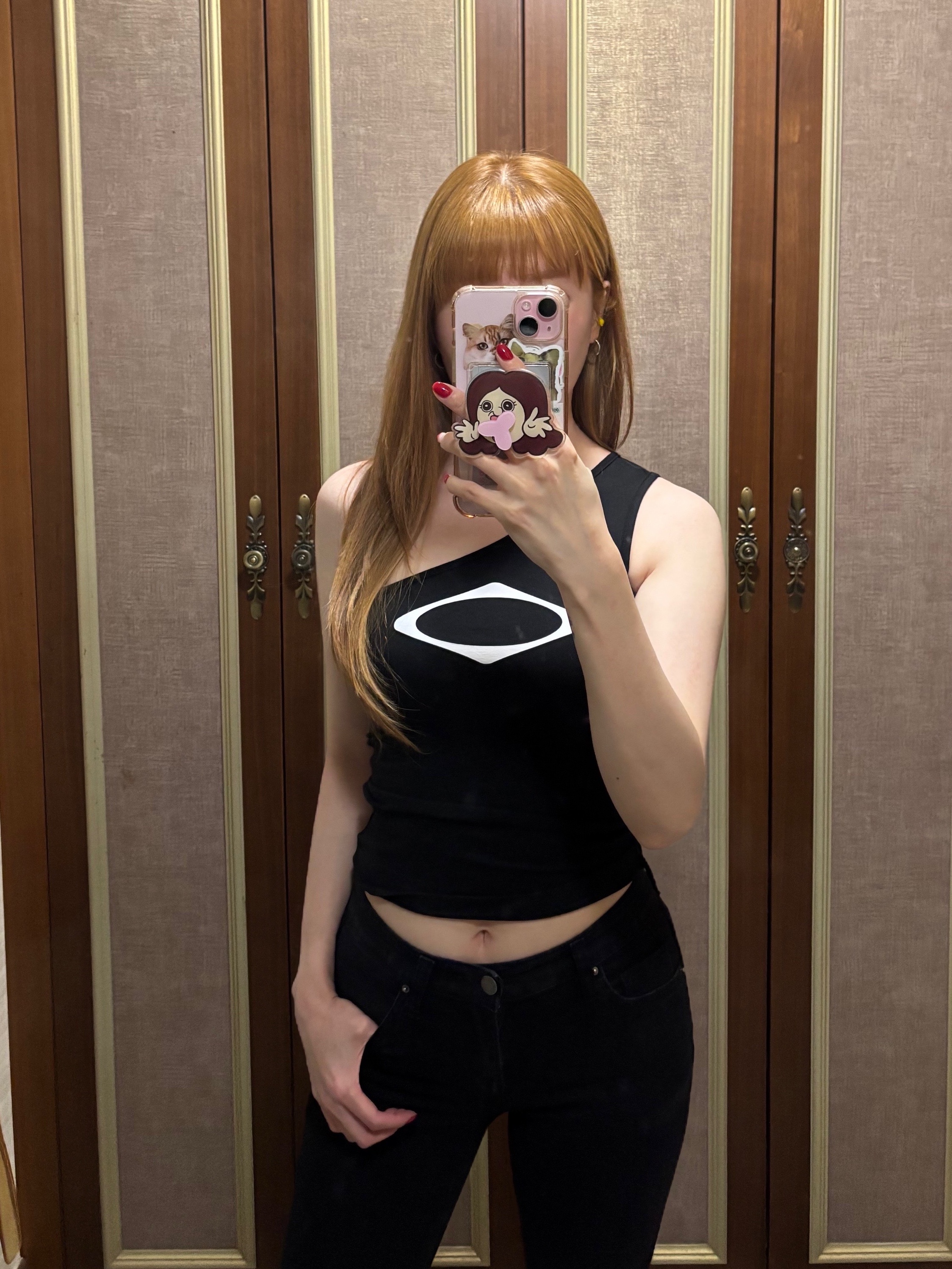 (W) Mischief Rhombus One Shoulder Top Black, Oofos OOriginal Black 착용 스타일 - 4