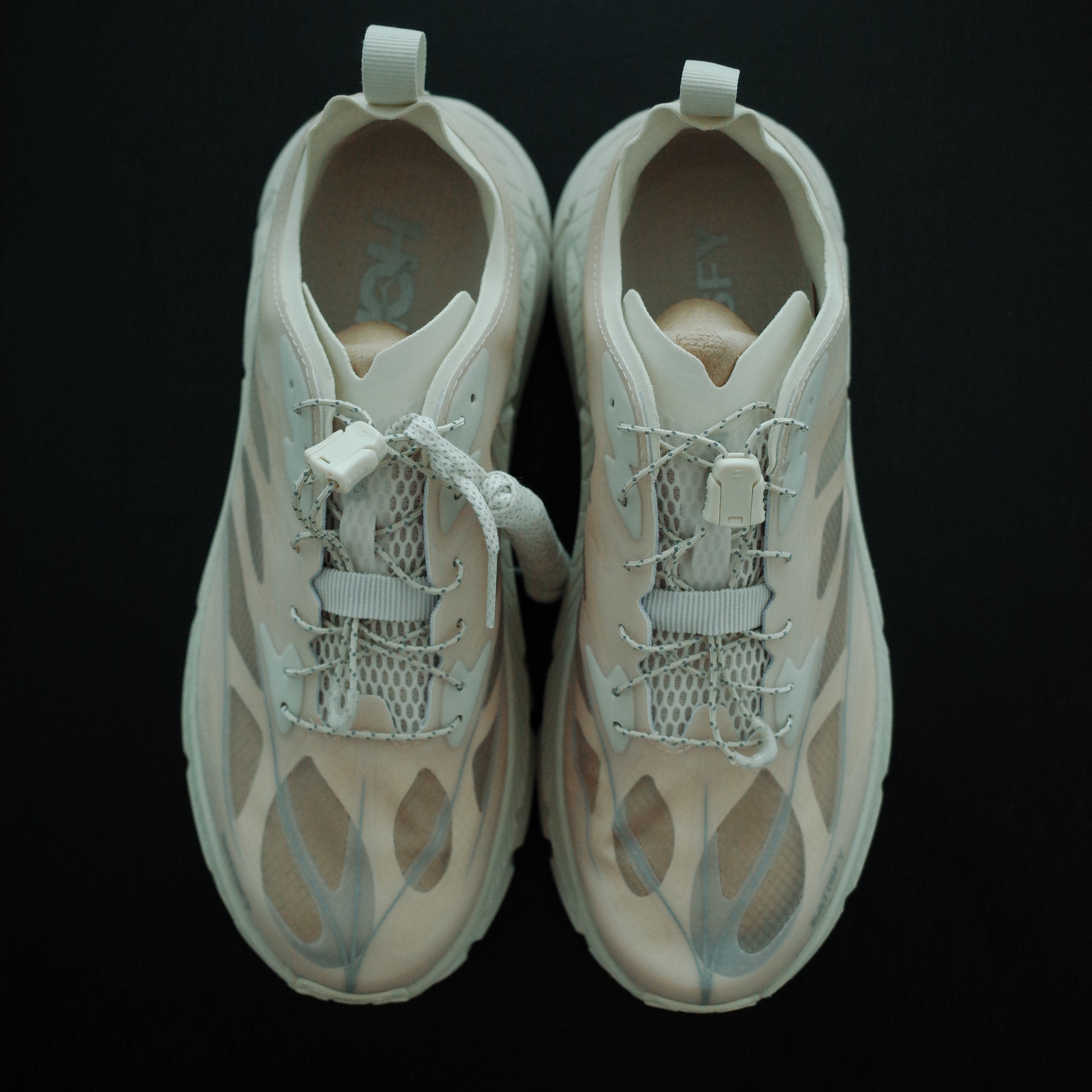 Hoka x Satisfy Mafate Speed 4 Lite Bone 착용 스타일 - 1