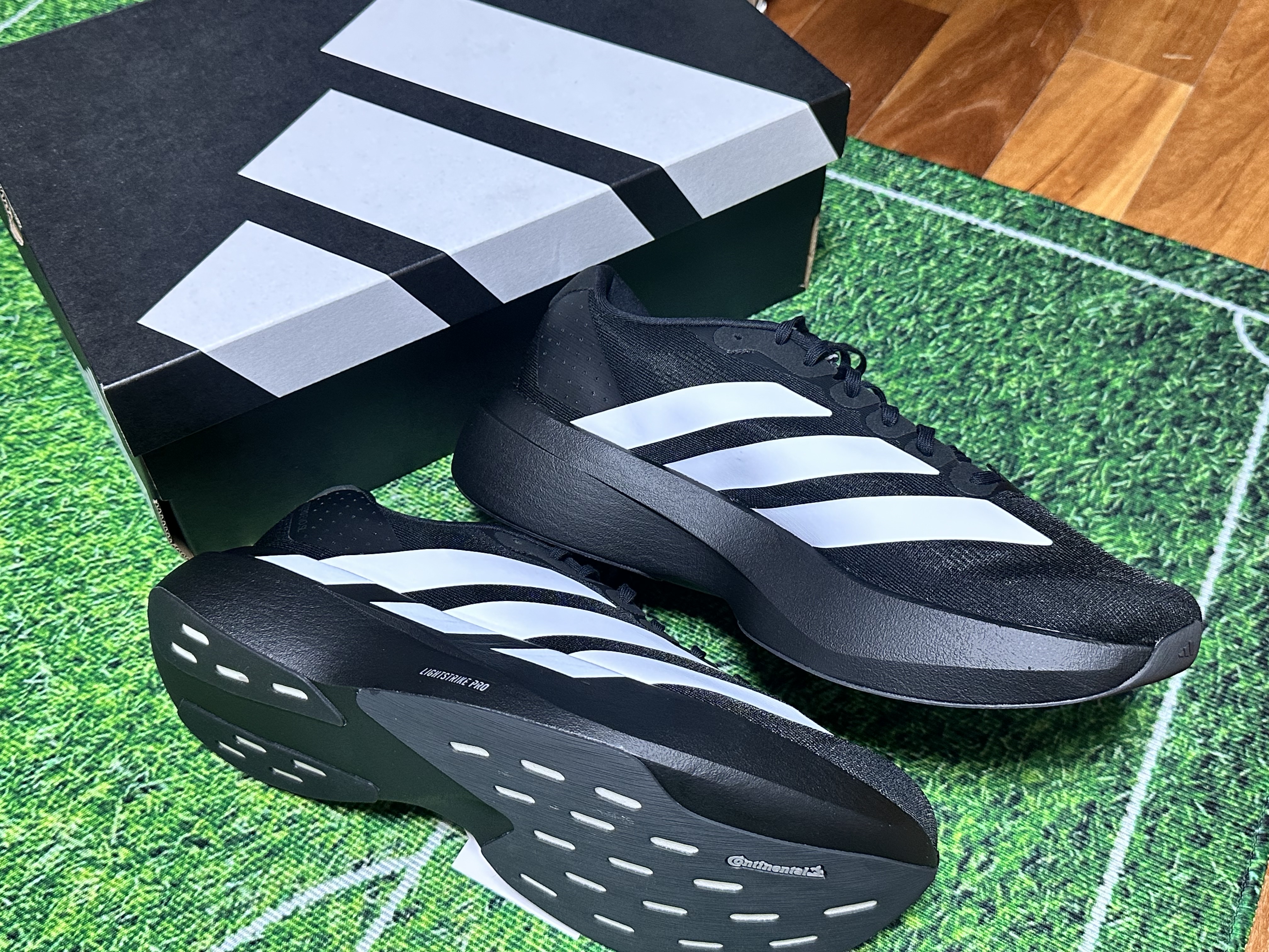 Adidas Adizero EVO SL Core Black Cloud White 착용 스타일