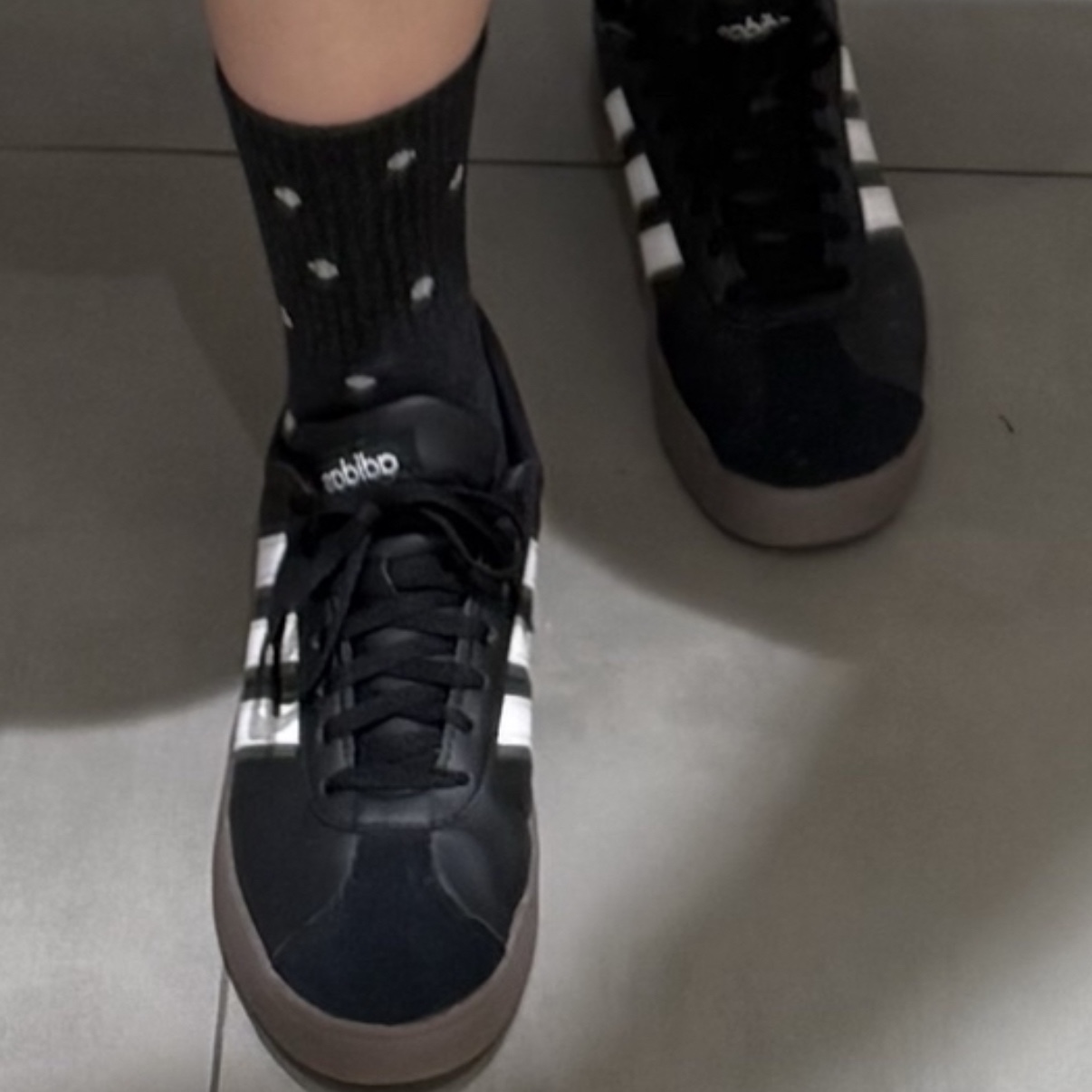 Adidas VL Court Base Core Black Cloud White 착용 스타일