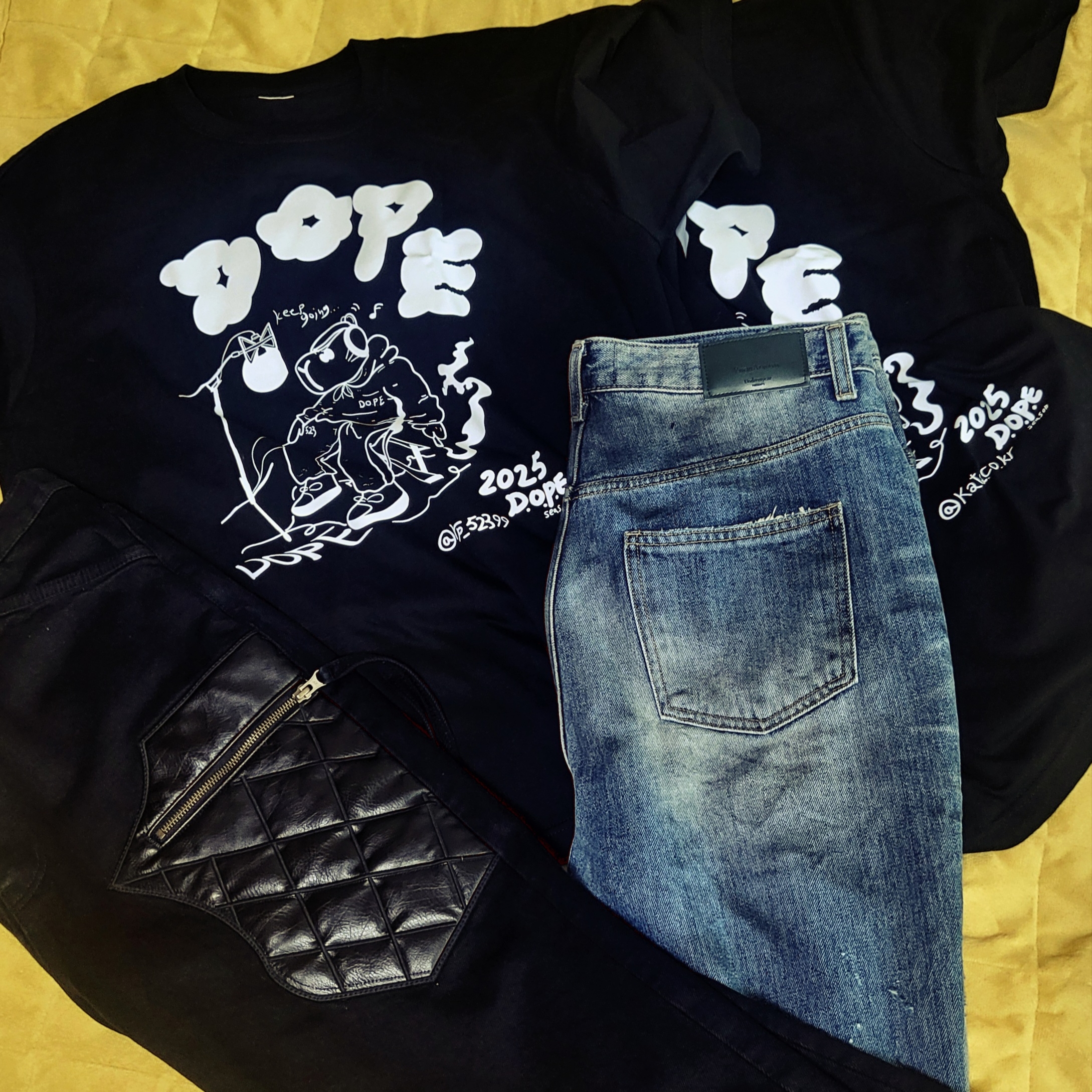Dr. Martens 1460 Smooth Boots Black, Stussy Jacquard Knit Bucket Hat Natural 착용 스타일 - 7