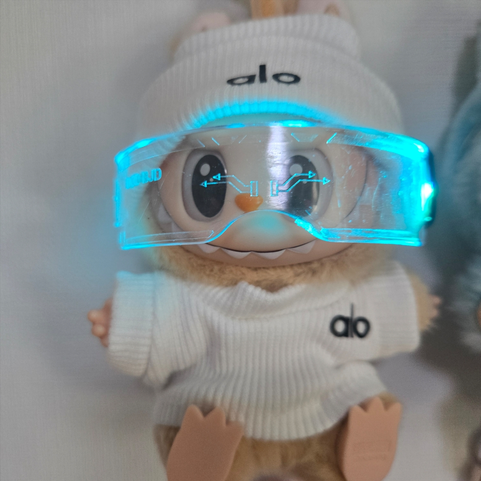 Pop Mart Labubu Let's Play Together Doll Series Sealed Case (1 Blind Box) 착용 스타일