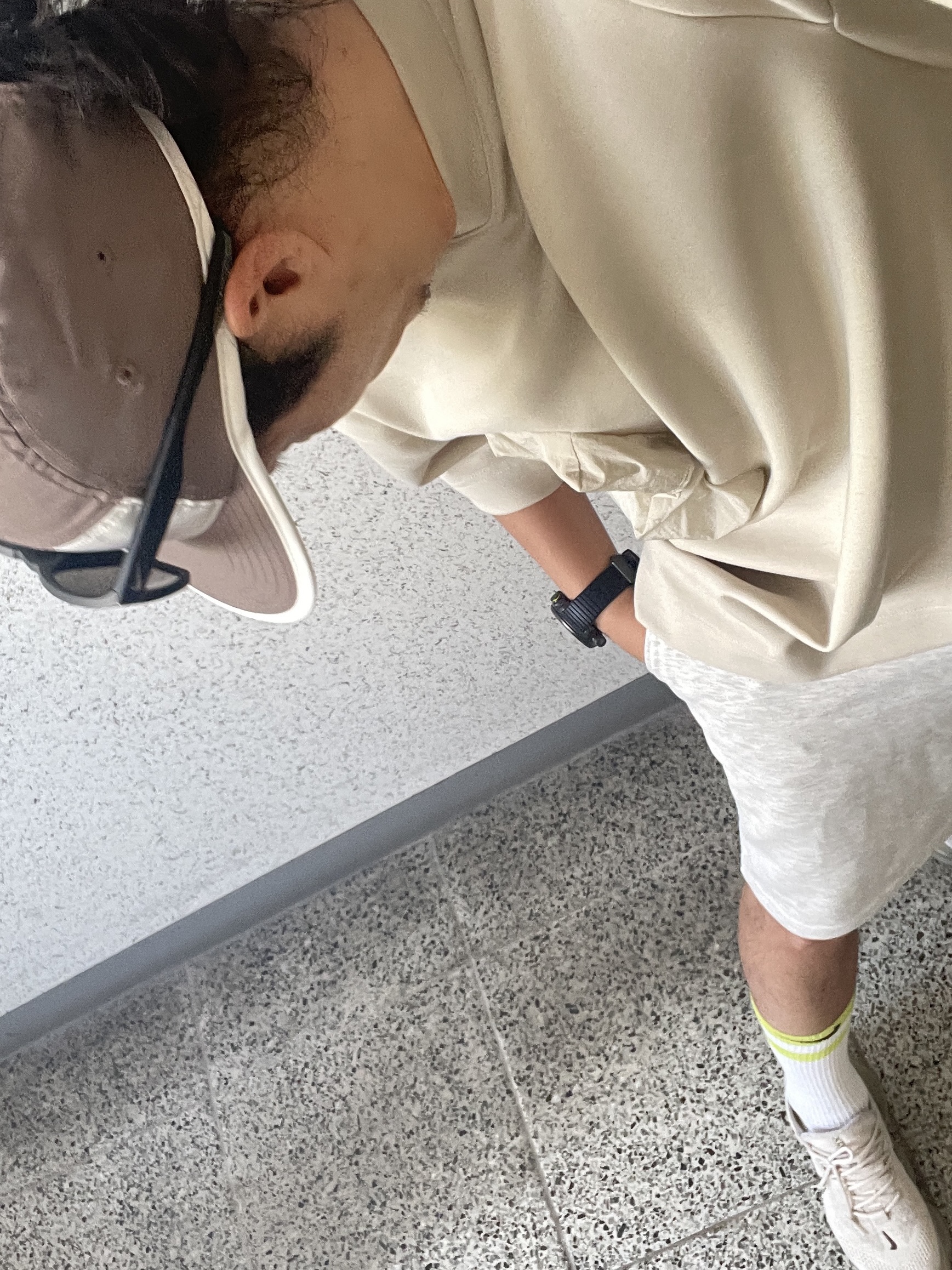 Nike Dri-Fit Fly Unstructured Swoosh Cap Light Iron Ore Vapour Green, Nike Air Max Scorpion Flyknit Dark Smoke Grey 착용 스타일 - 3