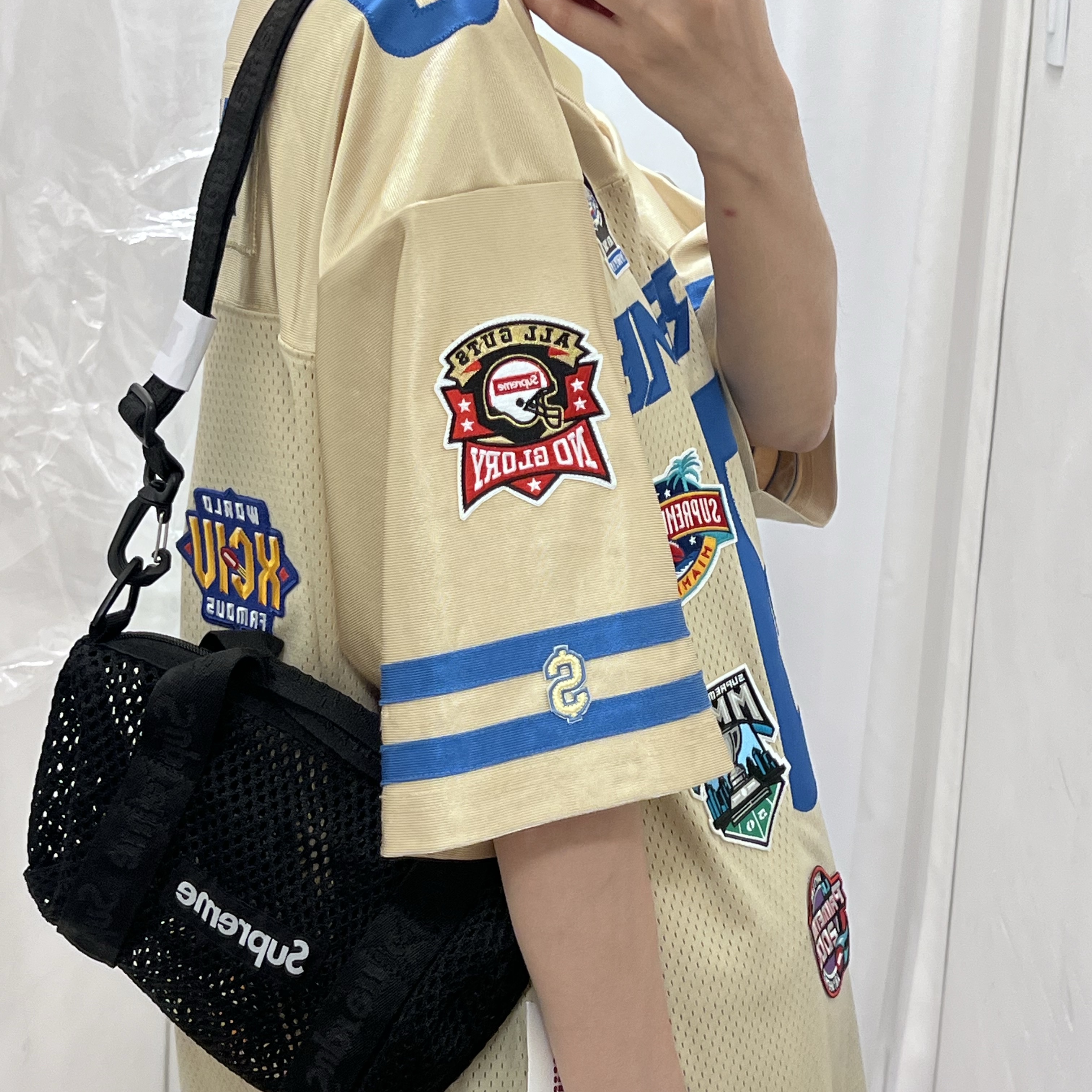 Supreme Bandana Football Jersey White - 25SS, Supreme x Umbro Soccer Shorts Light Blue - 22SS 착용 스타일 - 4