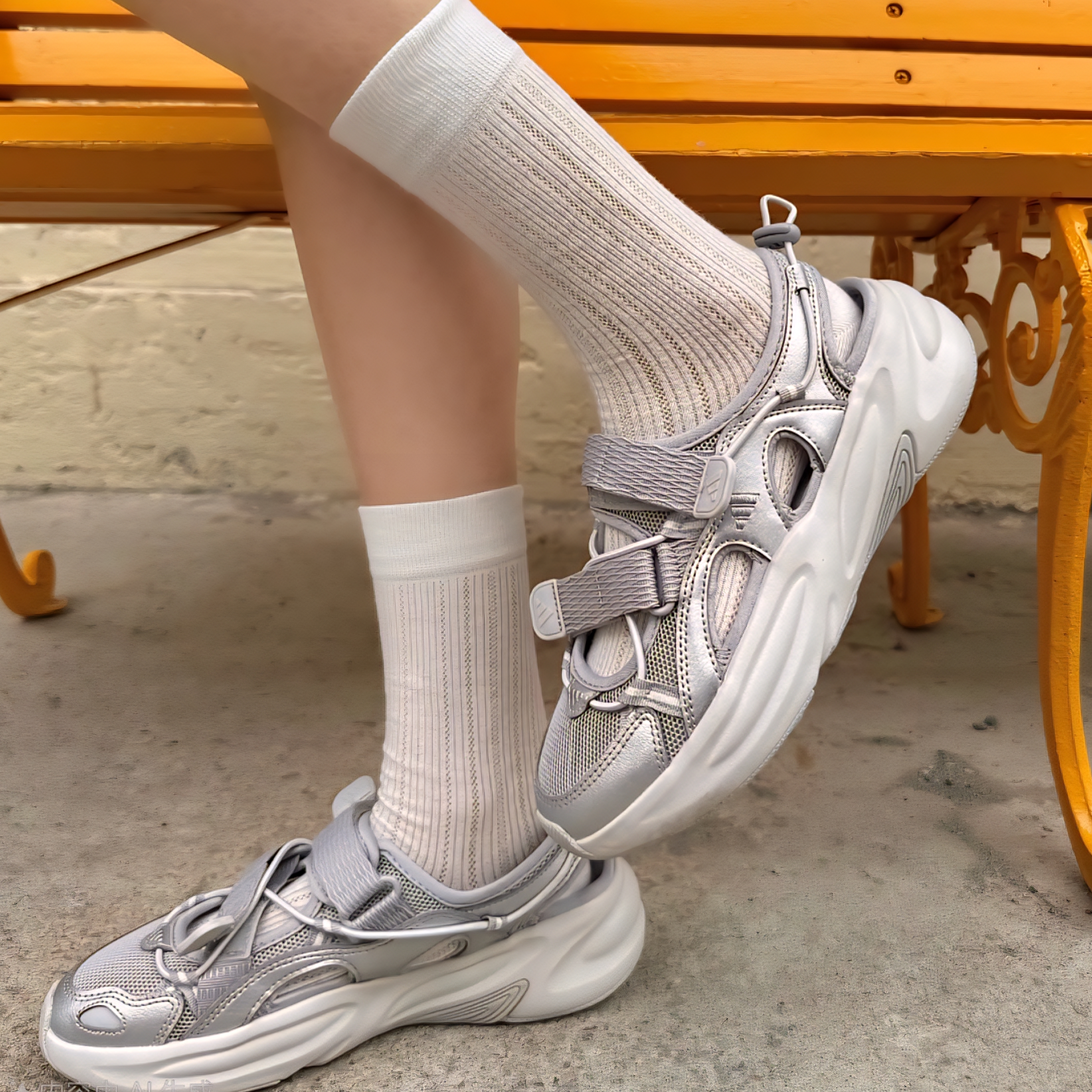 (W) Adidas Ozwave Sandal Grey Two Silver Metallic 착용 스타일