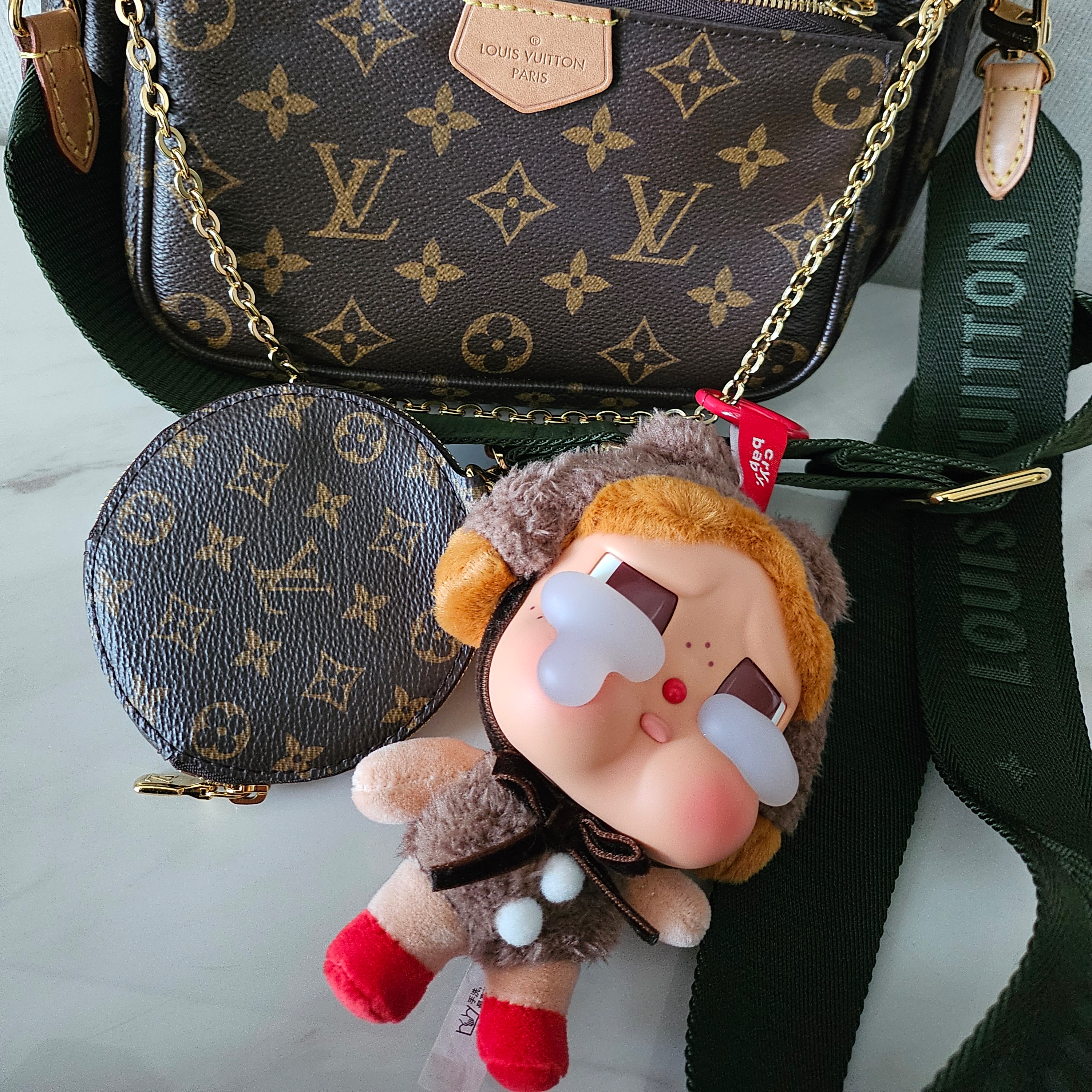Pop Mart Crybaby Crying Again Series Plush Keyring Love Makes Us Cry (Opened Case) 착용 스타일